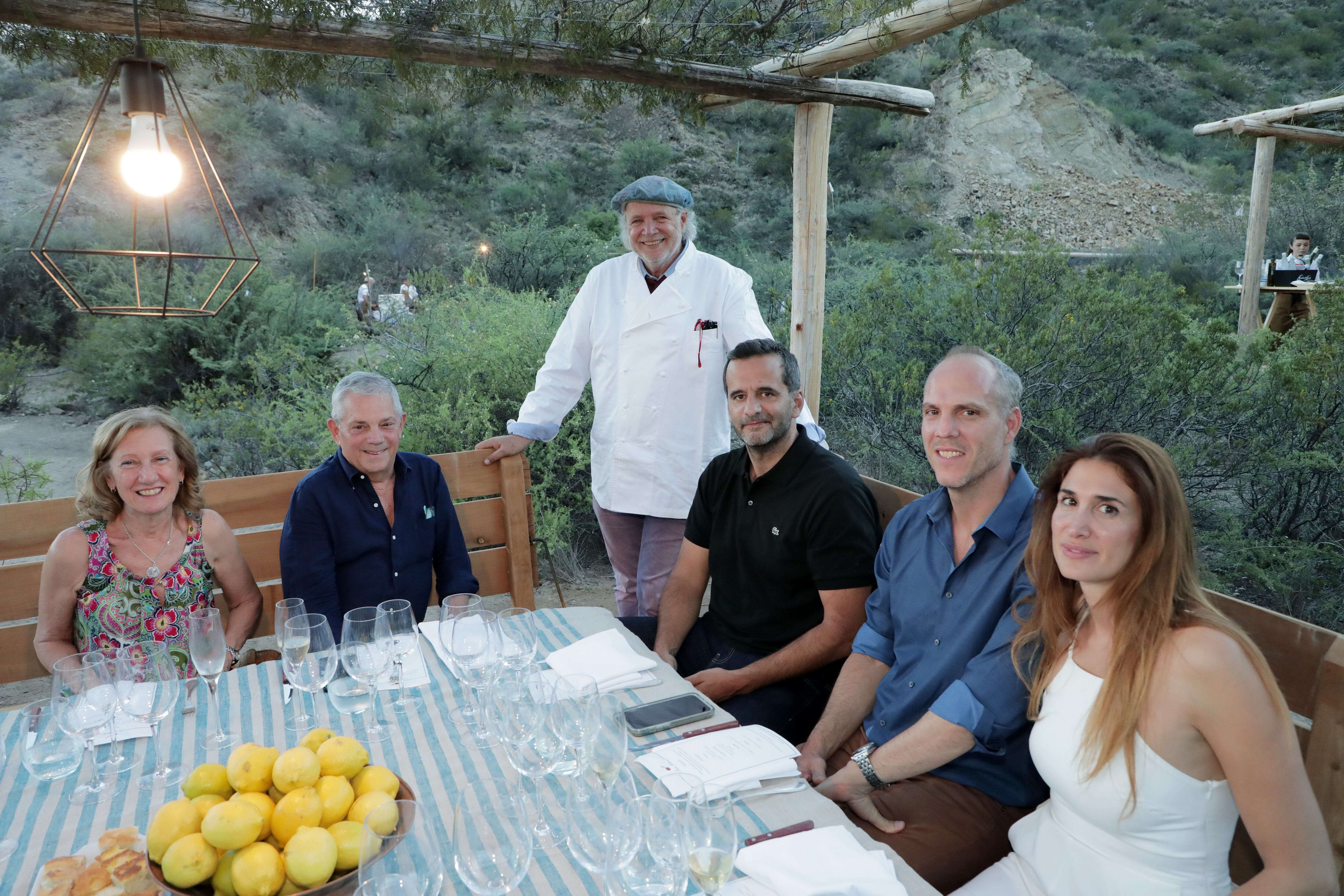 Alberto Díaz Telli y Sra., Francis Mallmann, Emiliano Lobo, Juan Torres y Romina Madeo.