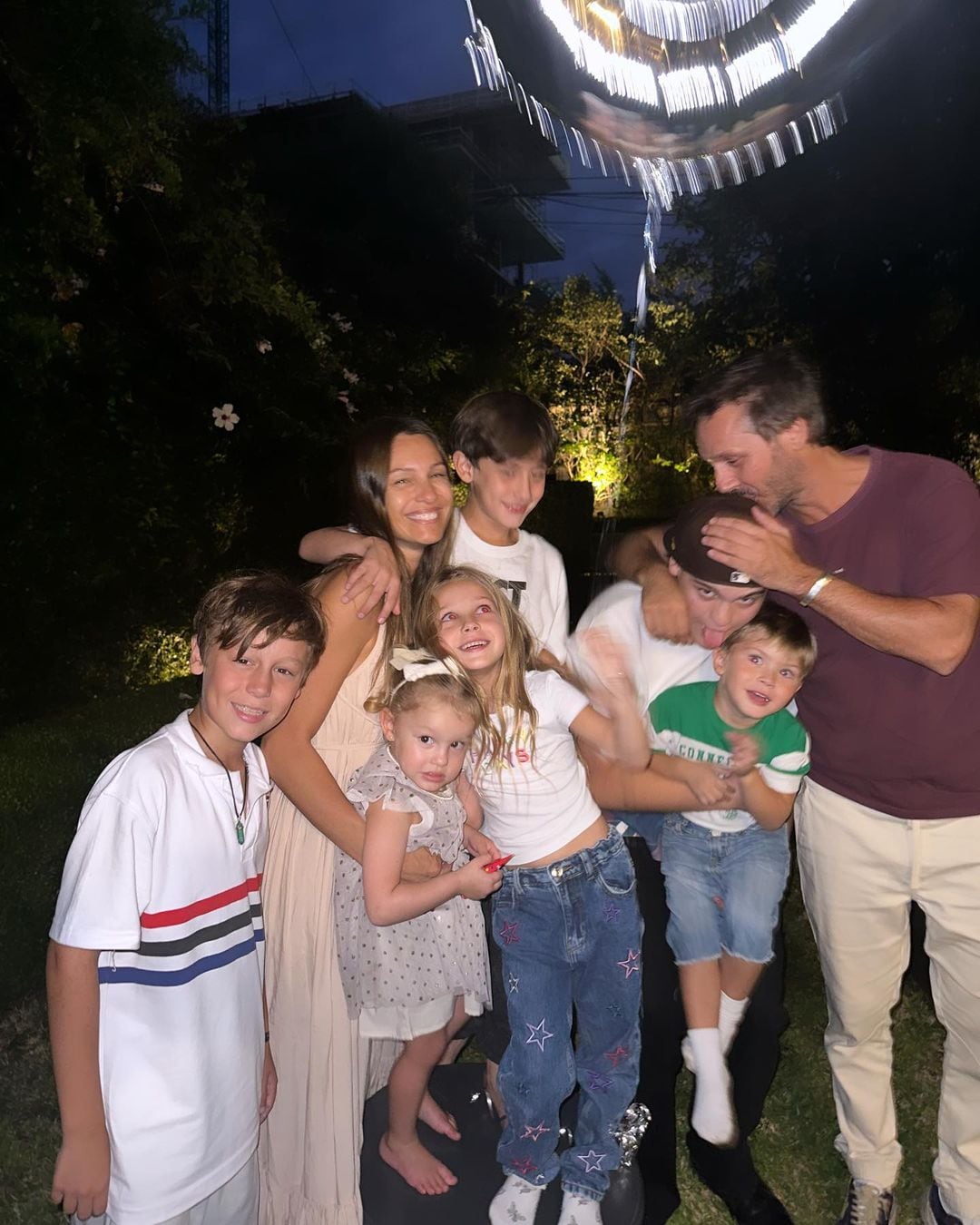 Pampita con Benjamín Vicuña y los hijos de la China Suárez. Gentileza Instagram.