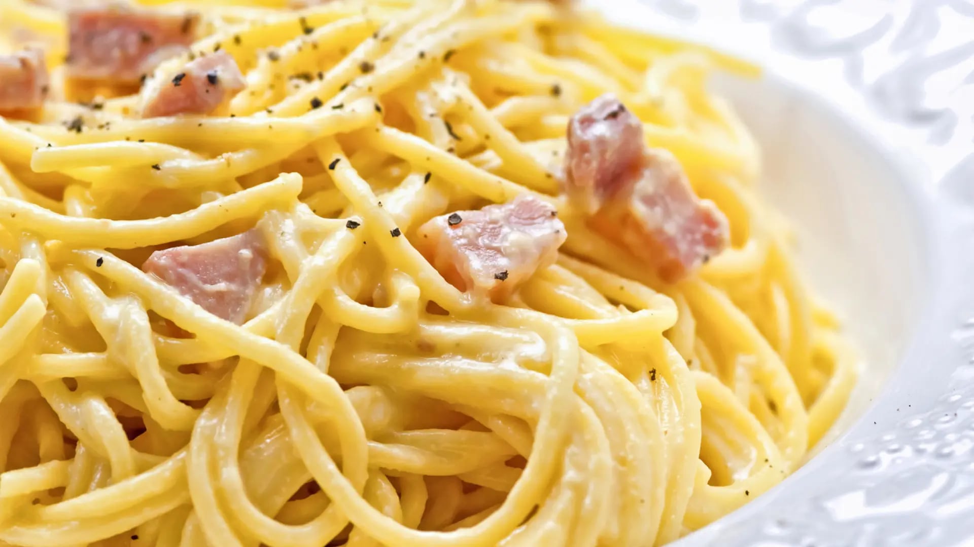 El paso a paso para hacer pasta carbonara en casa