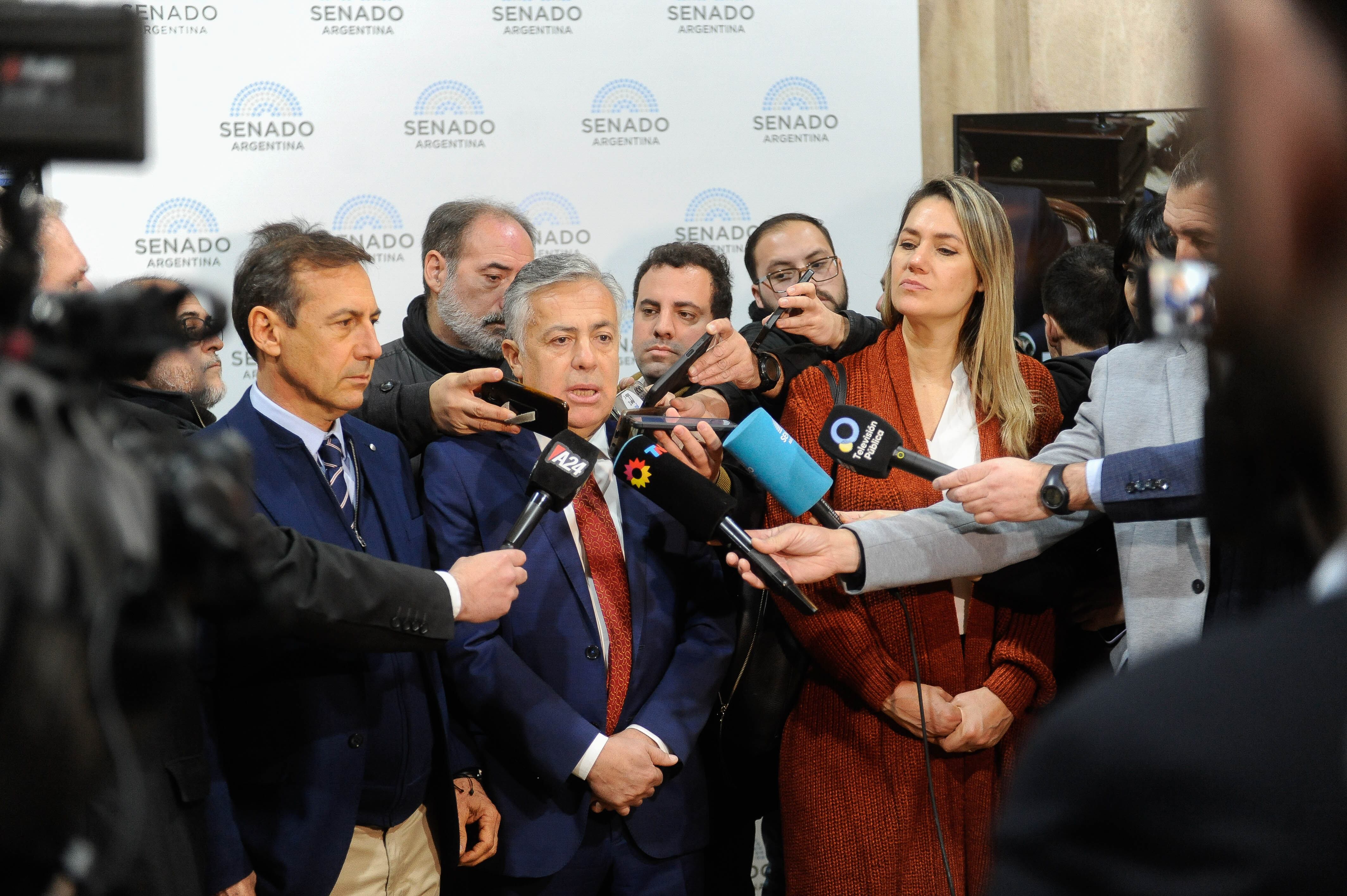 Bloque Cambiemos en el senado
Sesión 
Alfredo Cornejo , Luis Petcoff Naidenoff , Carolina Losada , Humberto Schiavoni
Foto Federico Lopez Claro
