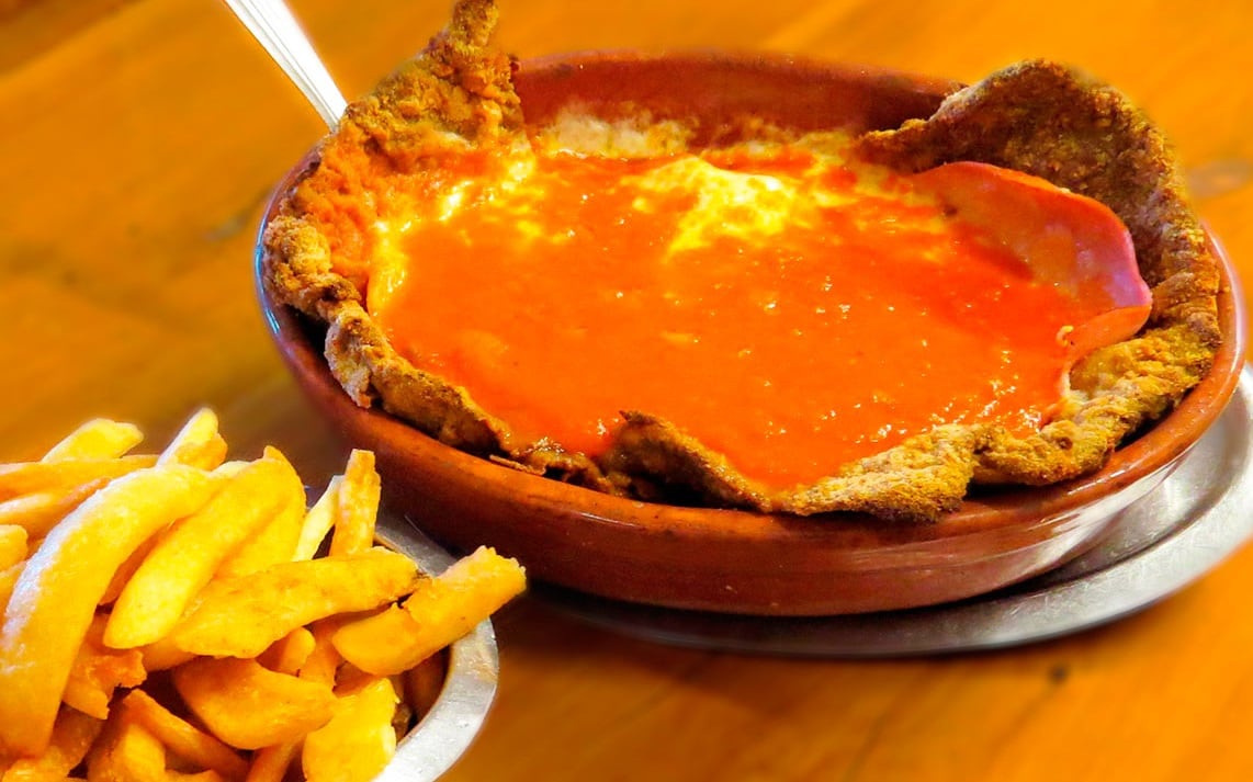 Milanesa a la napolitana, clásico en "La fonda del tío" (Gentileza) 