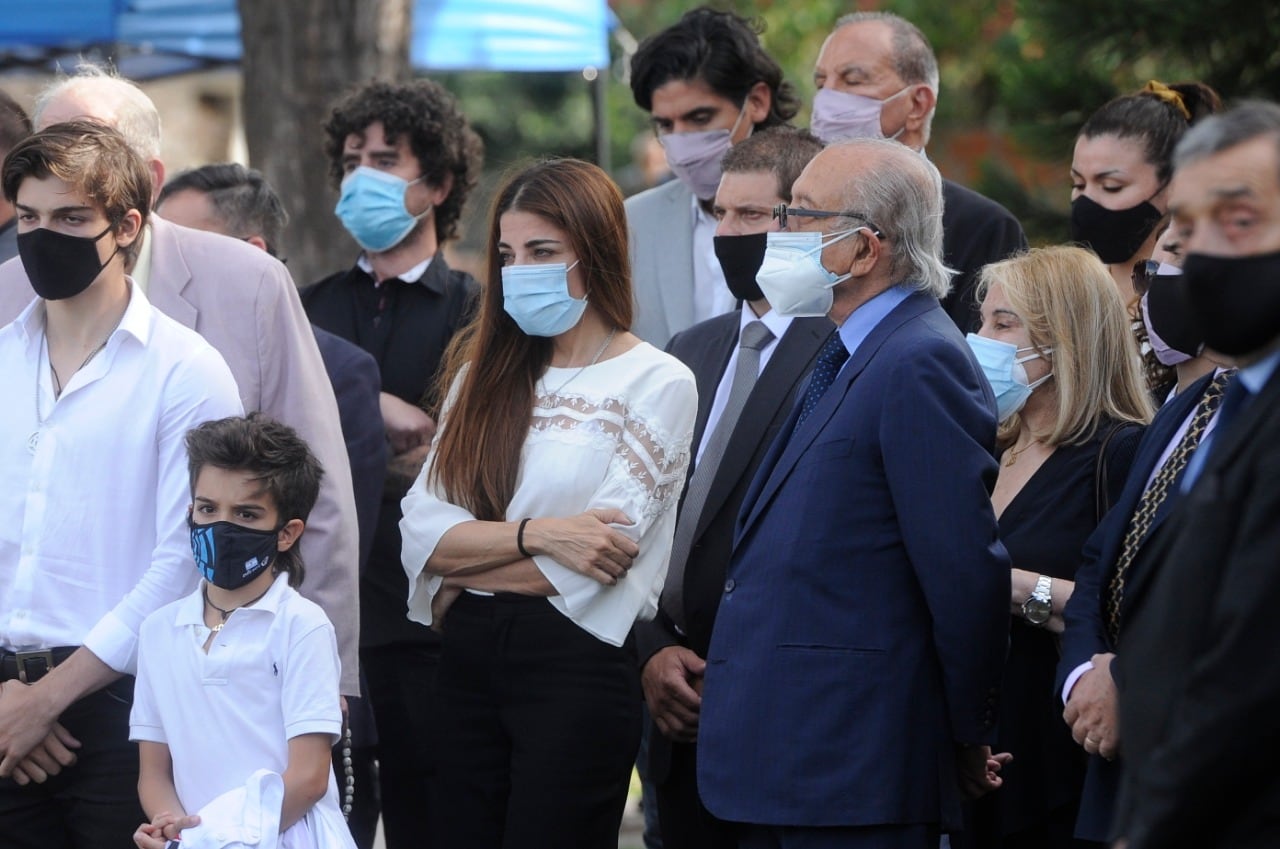 Zulemita Menem, familiares y amigos se despiden del ex presidente de la Nación. Foto: Clarín