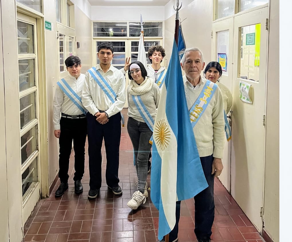 El orgullo de la bandera nacional para Carlos Vera.