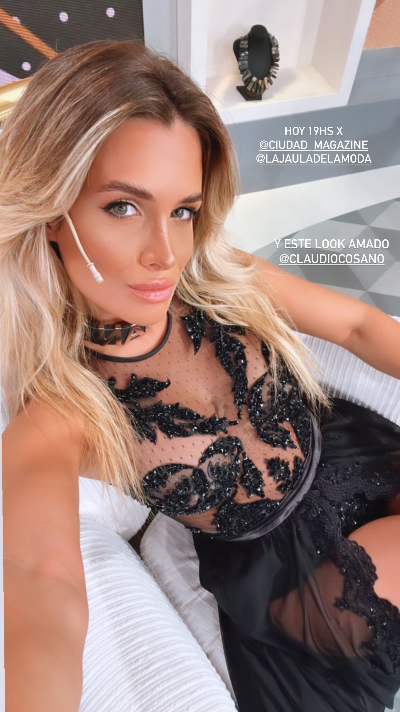 Camila deslumbró con el make up minimalista que eligió para lucir su deslumbrante vestido total black out / Foto: Instagram