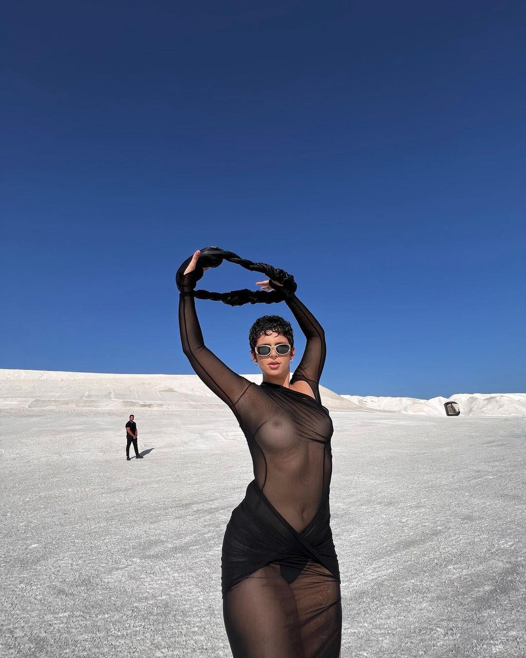 Nathy Peluso desafío los límites y lució un vestido de transparencias.