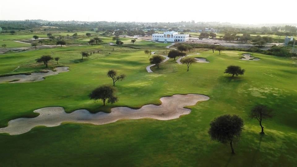 En este campo de golf encontrarán una intrigante combinación de ambientes.. Aunque árido y bañado por el sol como gran parte de Arizona, el campo también abarca una gran área de humedales y pantanos.