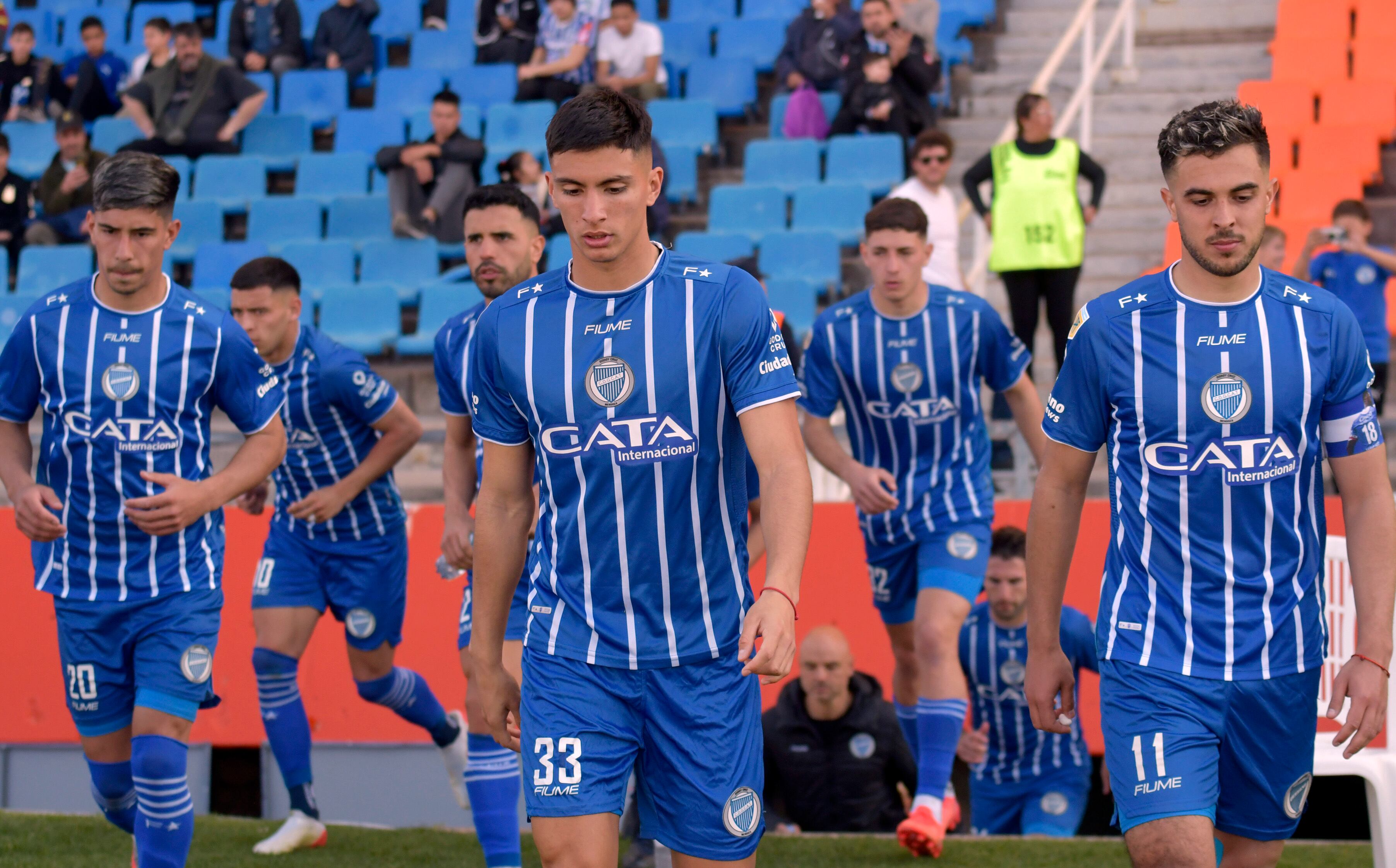 Fútbol Club Godoy Cruz Antonio Tomba
El club Godoy Cruz, obtuvo un empate 1 a 1 ante Independiente de Avellaneda, en el estadio Malvinas Argentinas, por la 15ª fecha de la Liga Profesional.

El Tomba no solo estuvo en desventaja con el gol de Juan Insaurralde para el Rojo, sino que se quedó con un hombre menos por la expulsión de Canale y de todos modos pudo alcanzar la igualdad con un golazo de Tadeo Allende.

Foto: Orlando Pelichotti / Los Andes