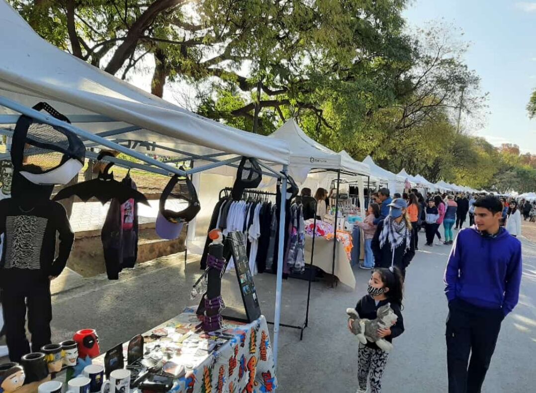 El parque general San Martín vuelve a recibir a la Feria de Diseño Libre