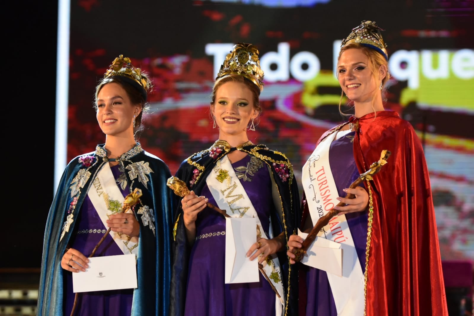 La nueva reina de Maipú es Giuliana Pilot, la virreina es Giuliana Martín y la reina del Turismo es Victoria Sarmiento. Foto: Mariana Villa / Los Andes