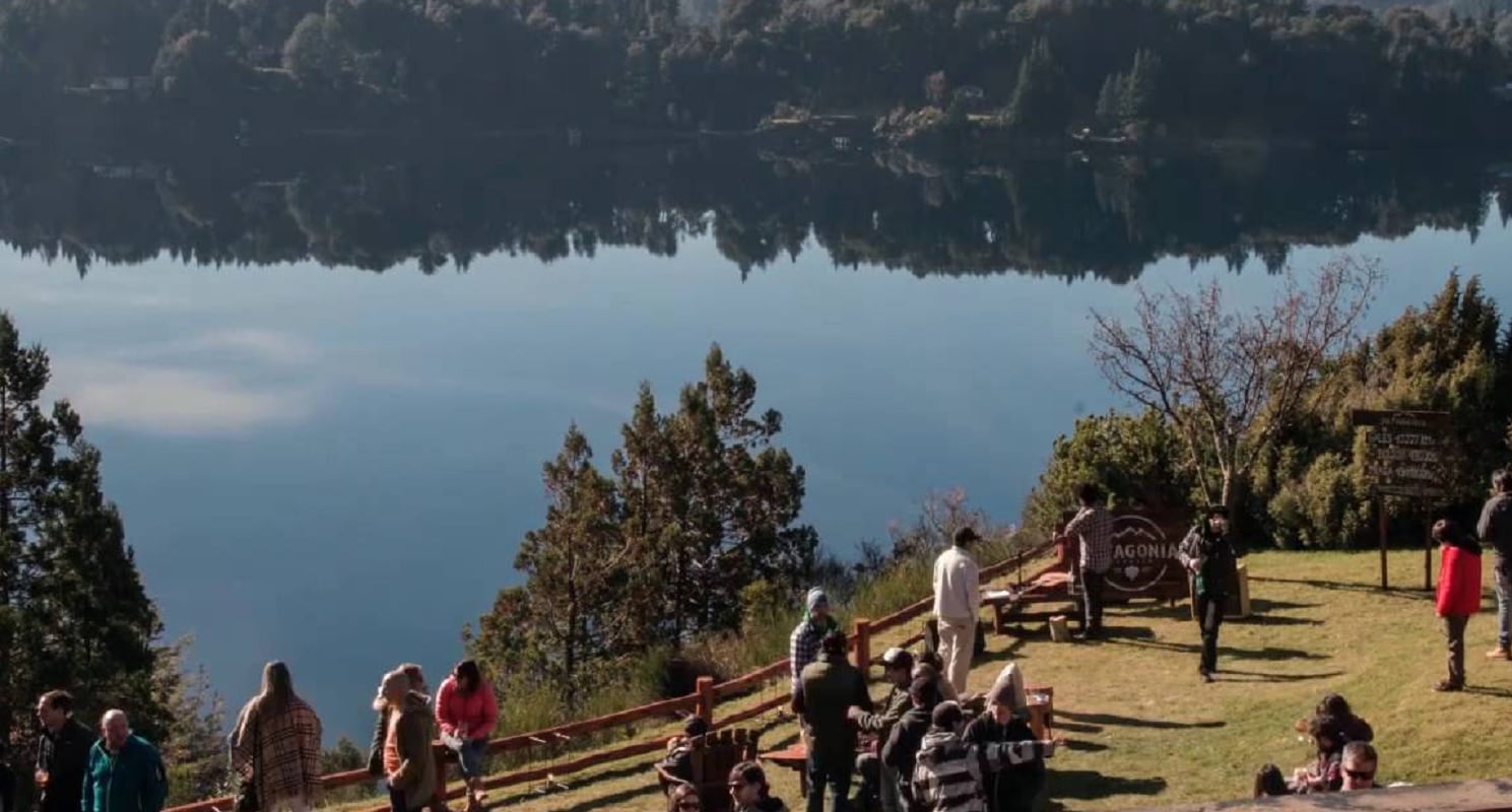 Cervecería Patagonia, jardín con vista al lago Moreno (Gentileza) 