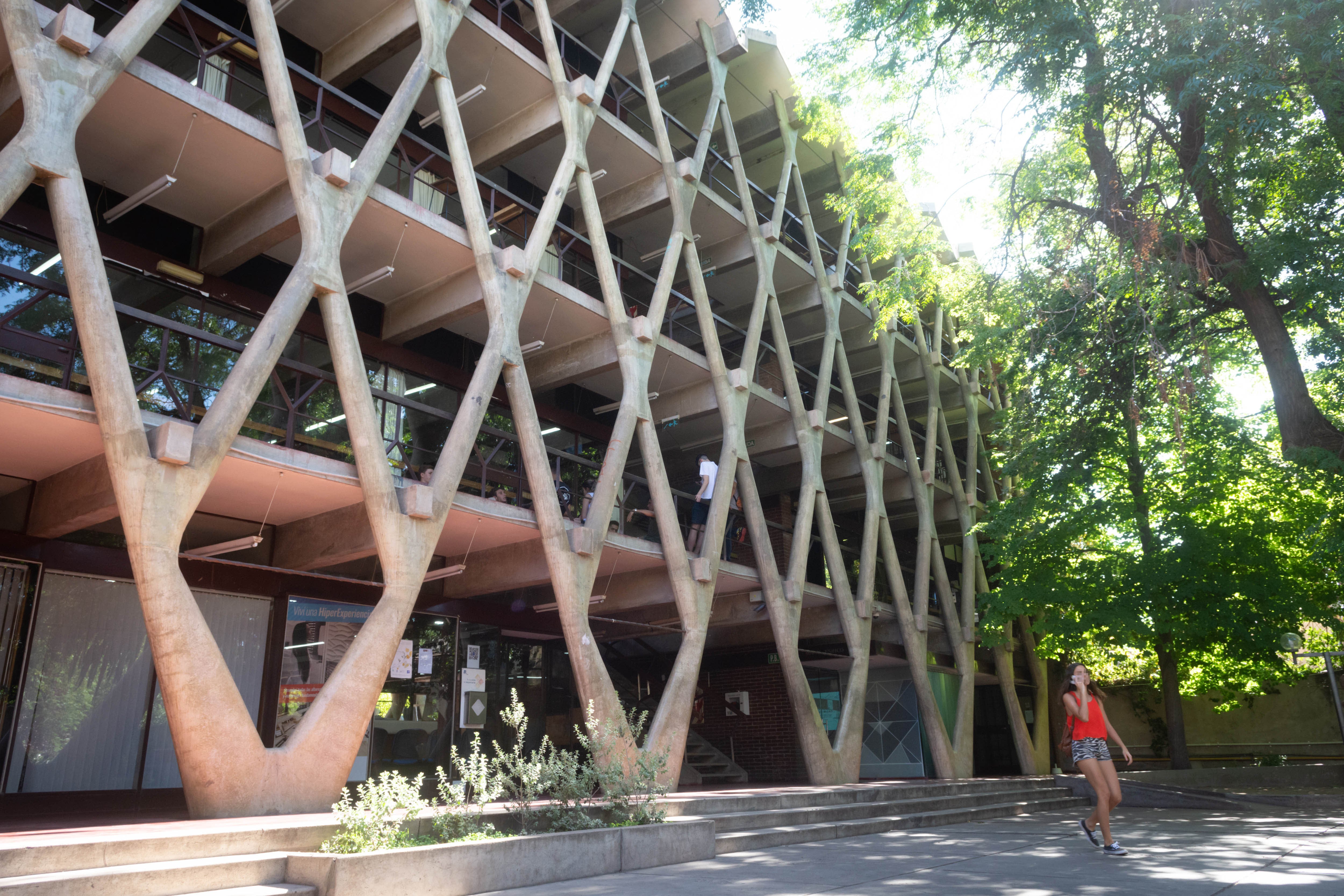 Tres universidades de Mendoza suman diplomaturas para ser “creadores” de IA. Foto: Archivo Los Andes.