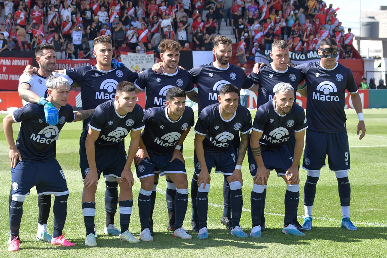 Independiente Rivadavia: Gagliardo, el héroe de 40 años que llegó al partido clave con fiebre y no defraudó. Foto. Orlando Pelichotti / Los Andes.