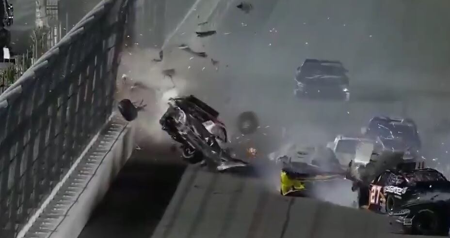 Accidente escalofriante en NASCAR