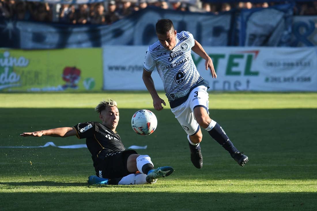 El domingo Independiente Rivadavia enfrenta a Brown en un partido clave por el ascenso.