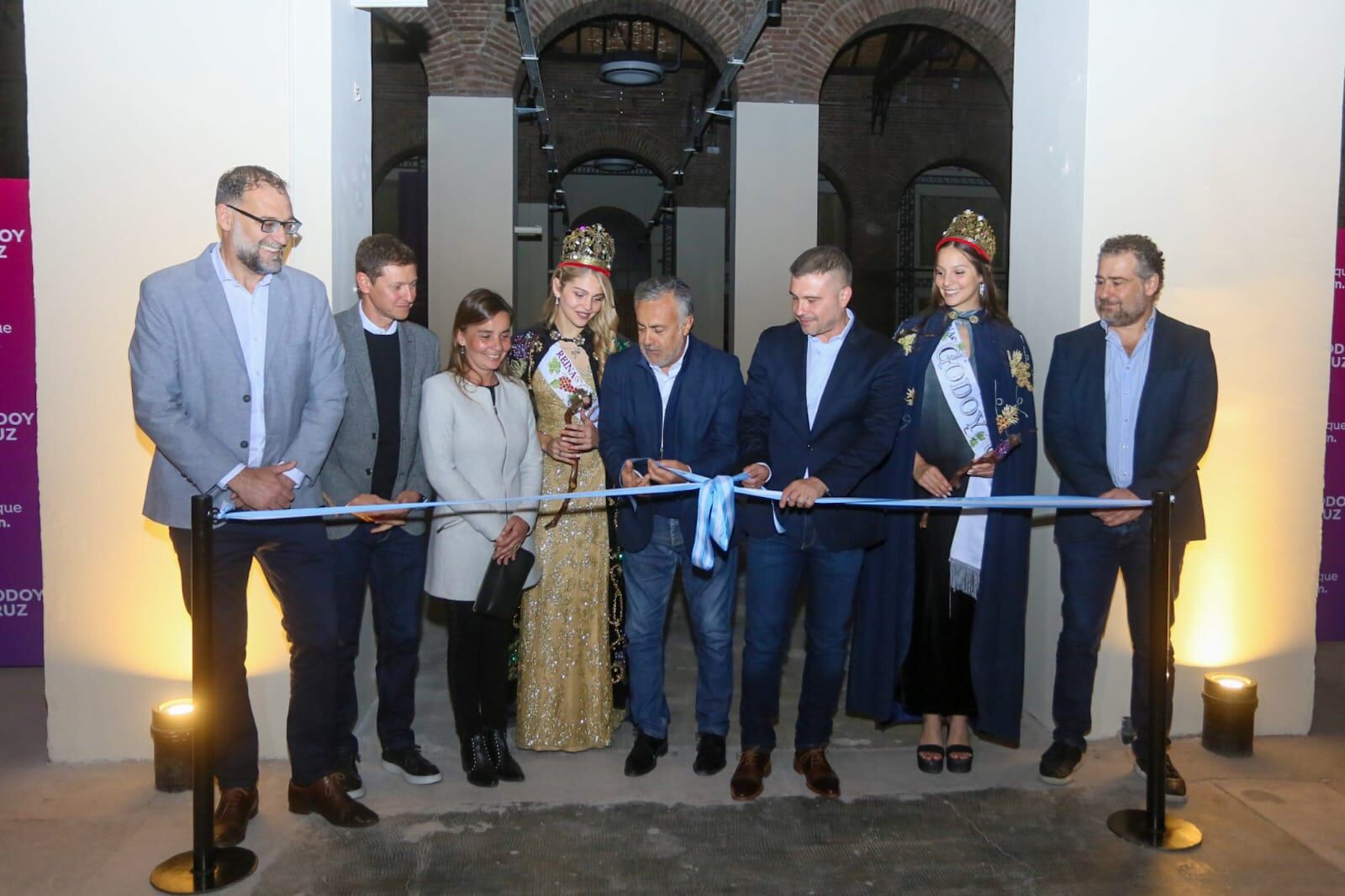 Diego Costarelli junto a Alfredo Cornejo en la inauguración del Espacio Arizu.