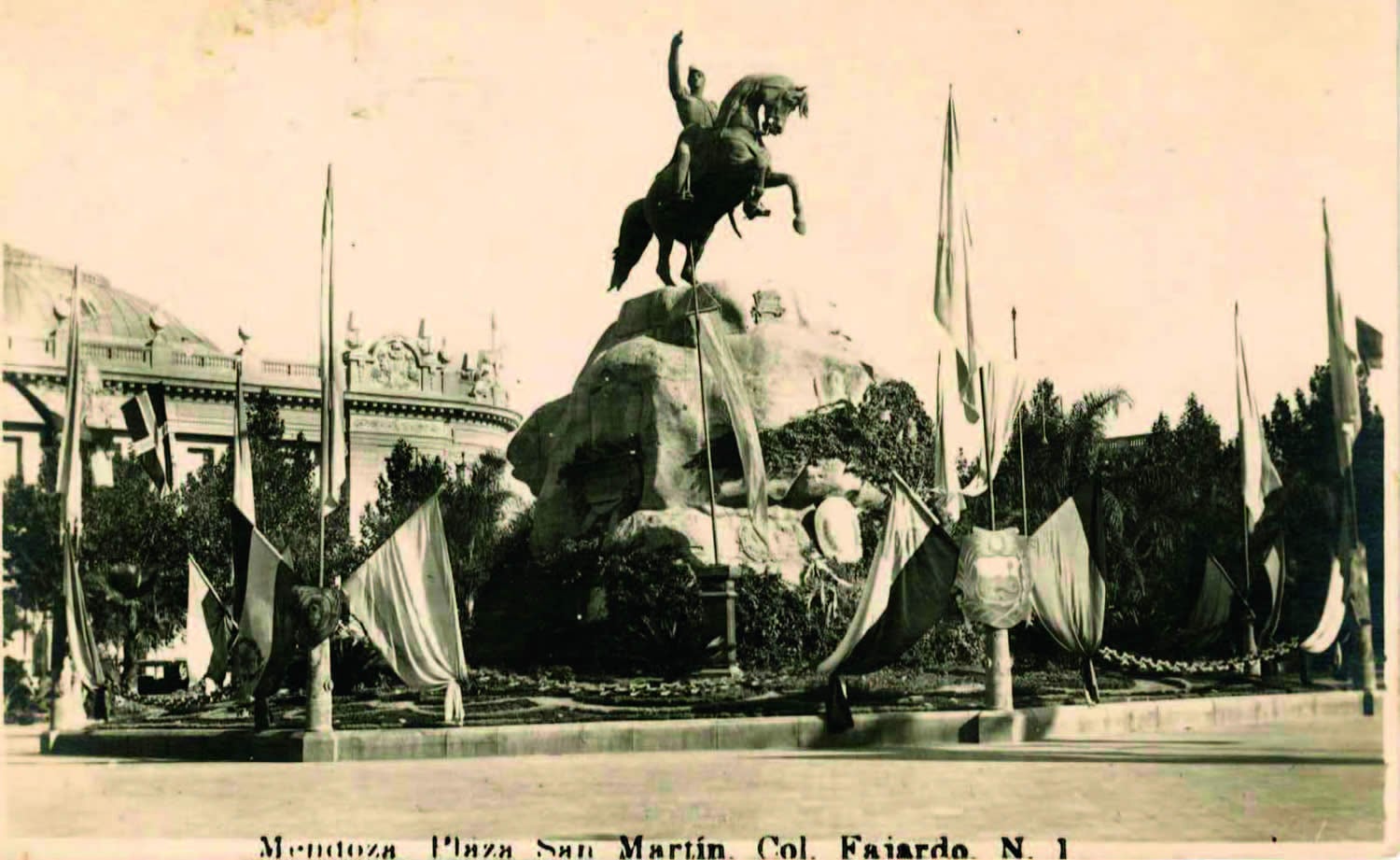 La emblemática plaza San Martín de la Ciudad de Mendoza cumple 120 años.