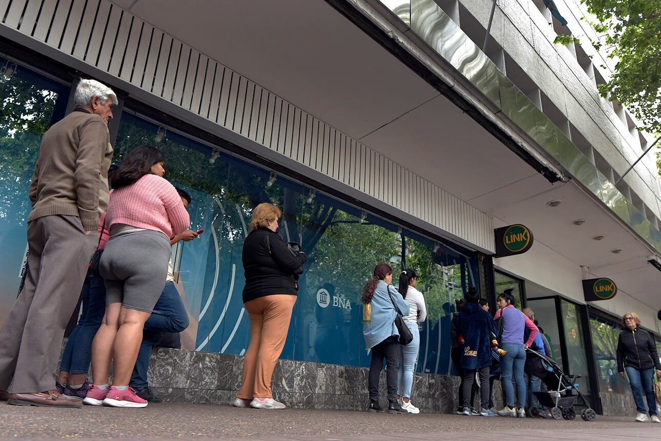 Banco Nación Argentina. Foto. Orlando Pelichotti / Los Andes