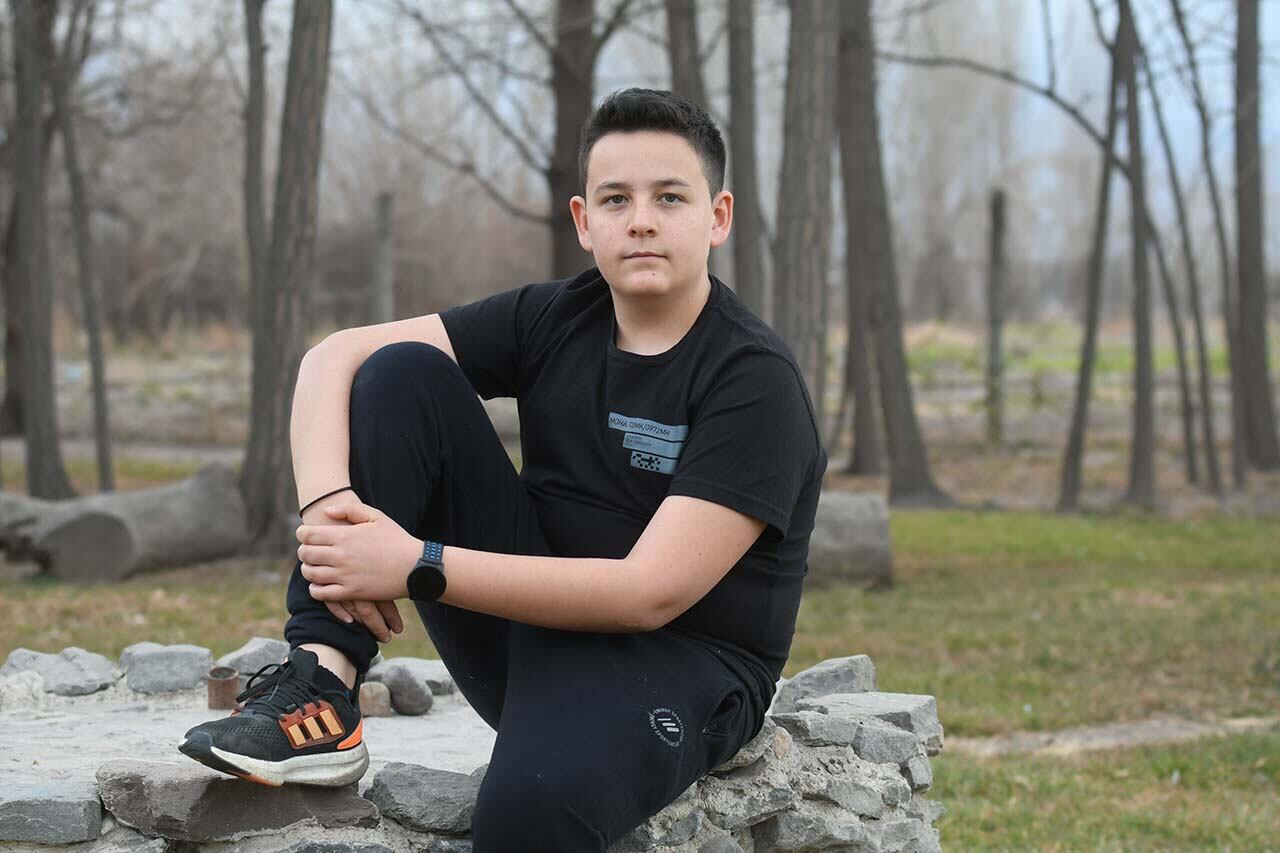 Lázaro Manresa Manzur de 15 años vive en Vista Flores en Tunuyán, Lázaro venció el cáncer y hace tareas solidarias para chicos que viven en situaciones iguales a las que vivio él

 Foto: José Gutierrez / Los Andes 