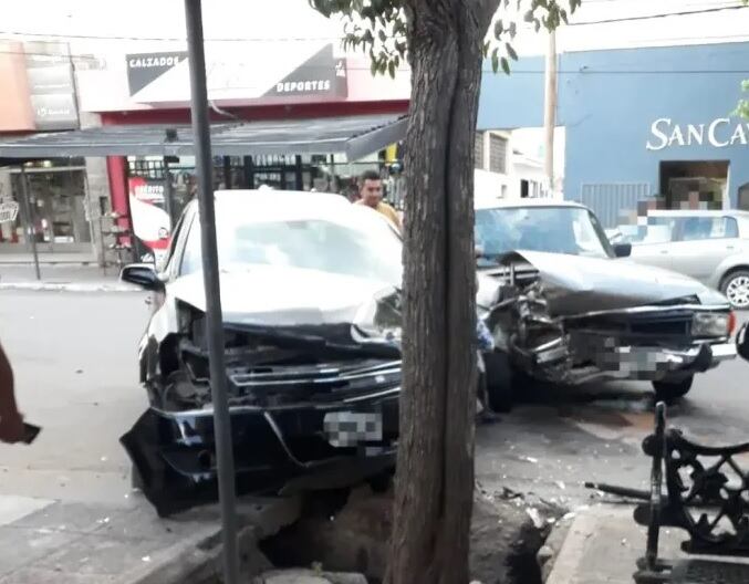 El choque protagonizado por un policía ebrio. Gentileza INFOUCO.