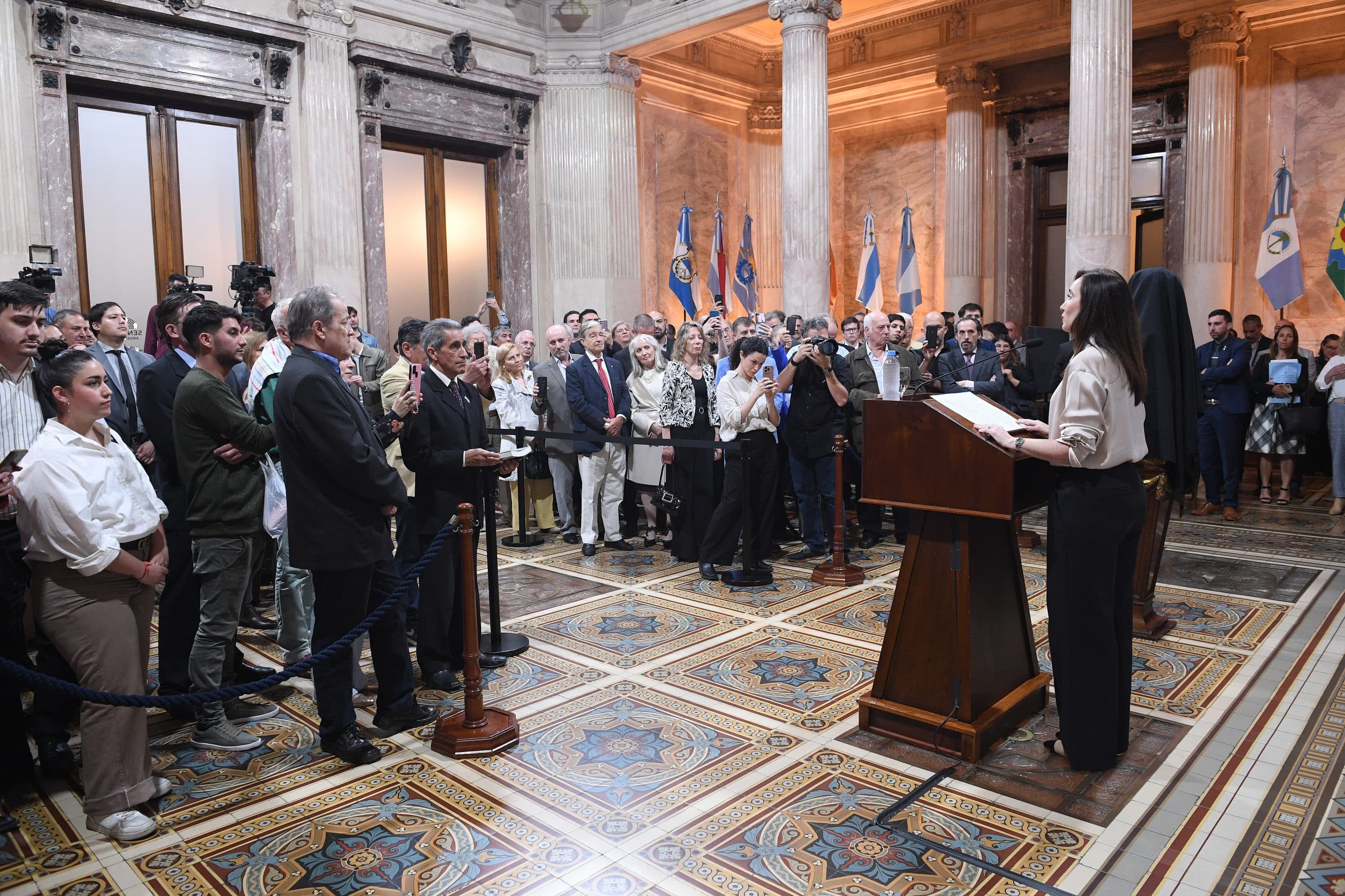 Victoria Villarruel inauguró el busto de Isabel Martínez de Perón en el Senado. Foto: Senado Argentina