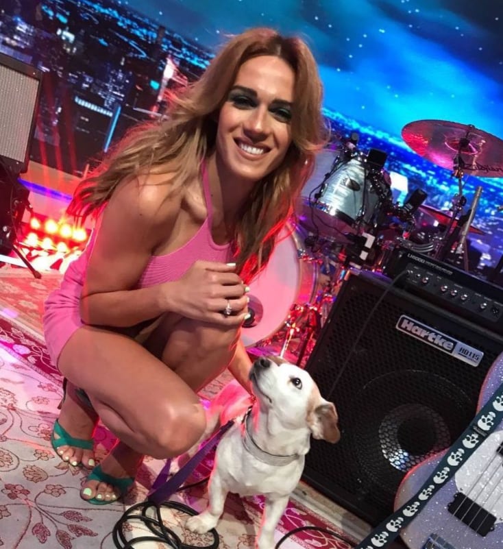 Mariana Genesio Peña fue acompañada de Larry, su perrito junto a Nicolás Giacobone.