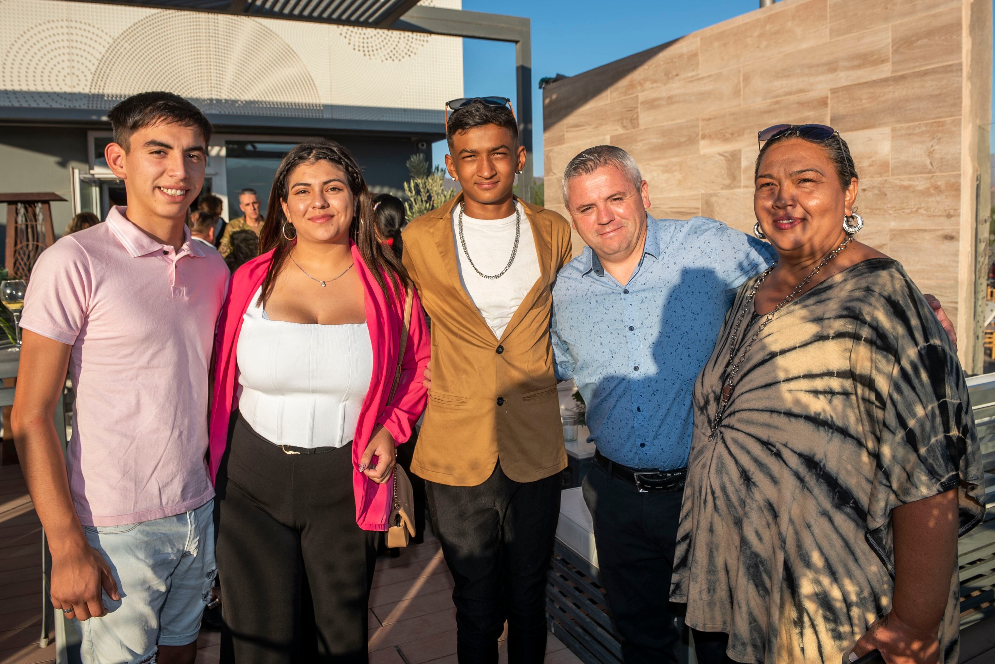 Alejandro Pasten, Victoria Videla, Joaquín Videla, Rodrigo Salas y Lorena Videla.