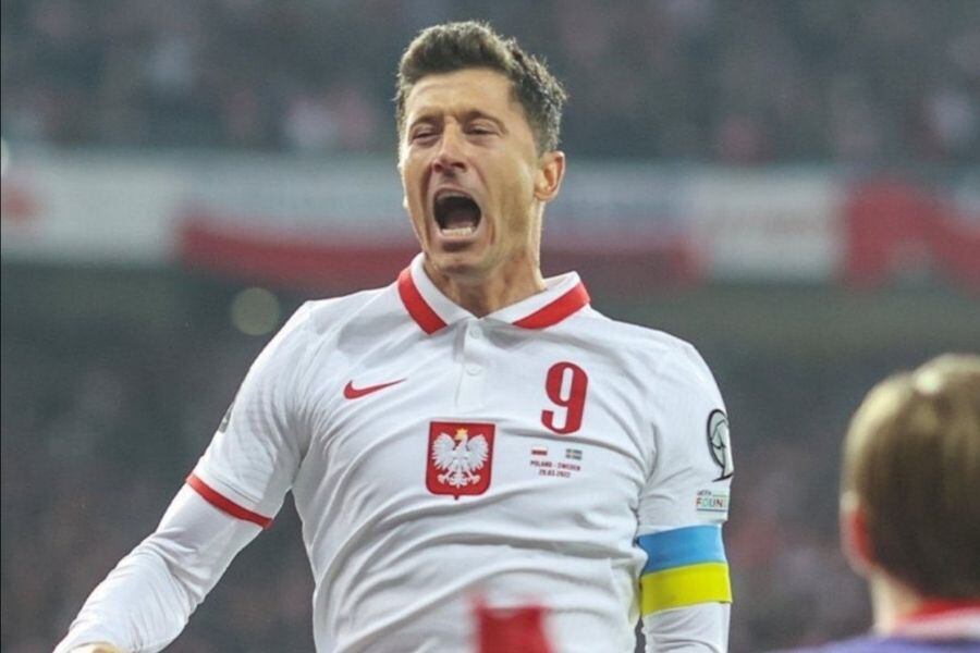 Robert Lewandowski, la carta de gol de Polonia. Será un duro trabajo el de Cuti Romero y Otamendi a la hora de marcarlo. / archivo 