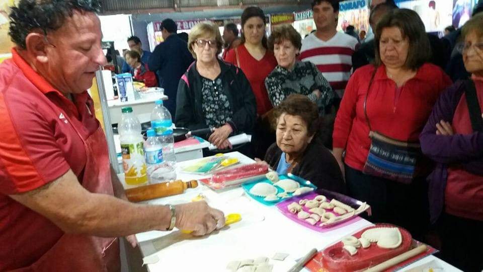 Pepe Lucho en plena acción en la feria itinerante que en 2017 estuvo más de un mes en calle San Martín. 