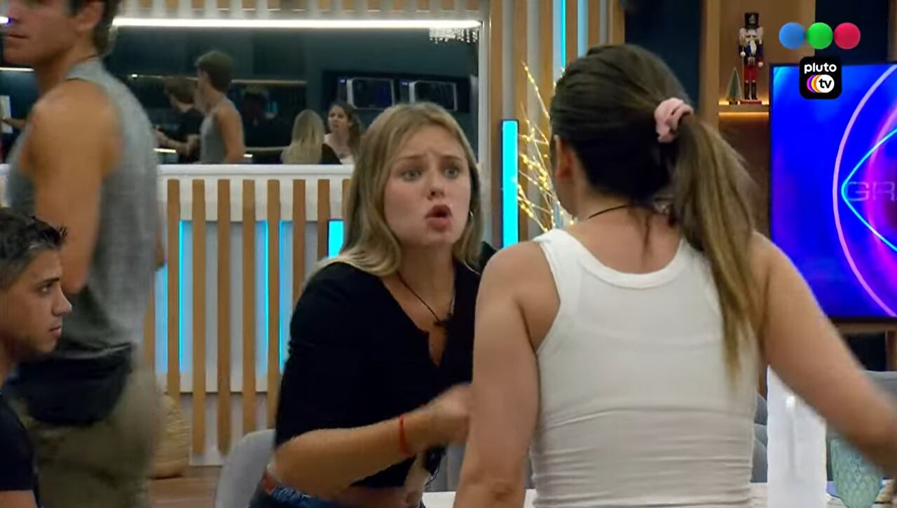 postales de la feroz pelea entre Coti, Romina y Julieta