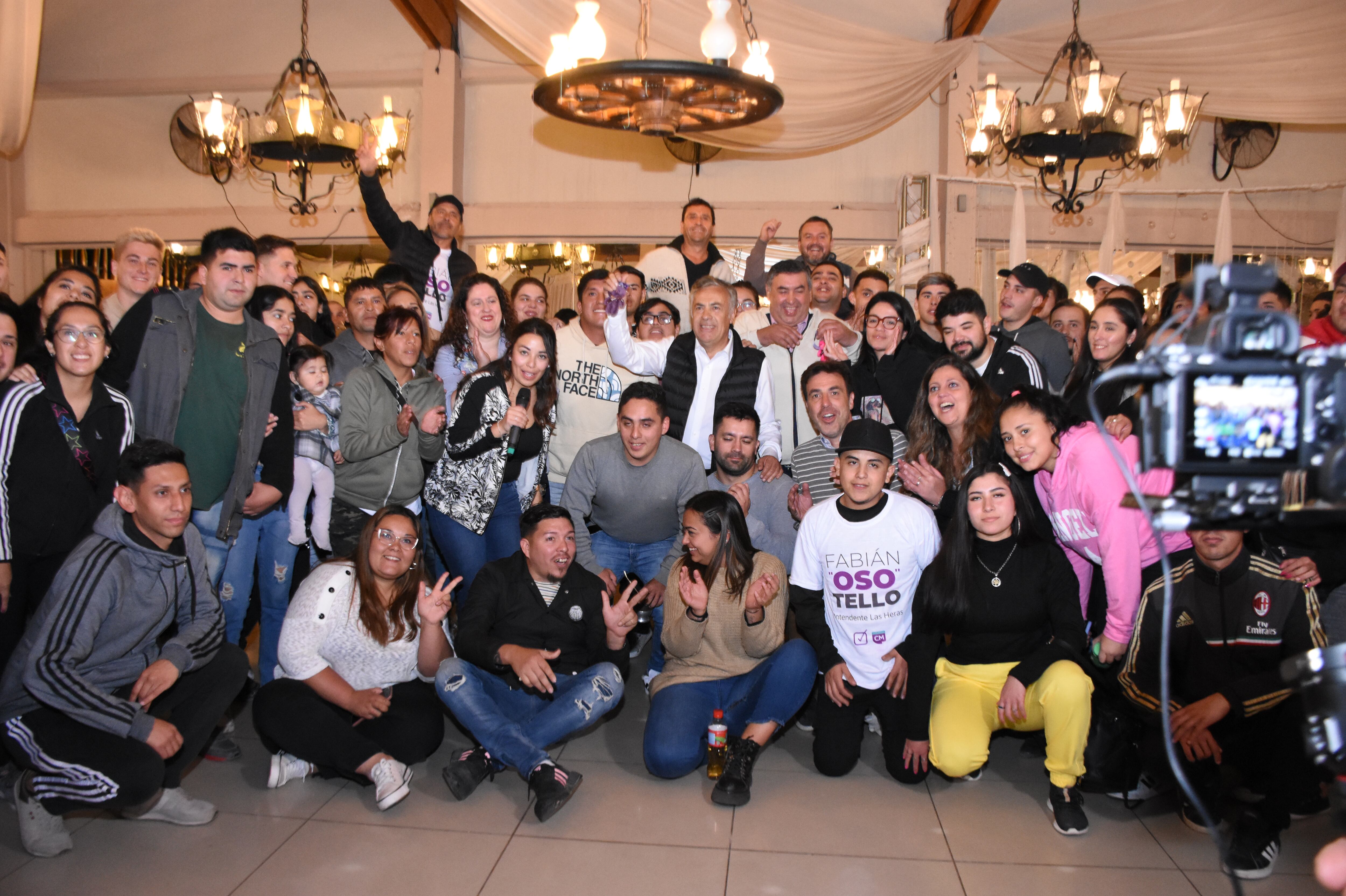 Oso y Alfredo Cornejo en la mateada de la juventud.