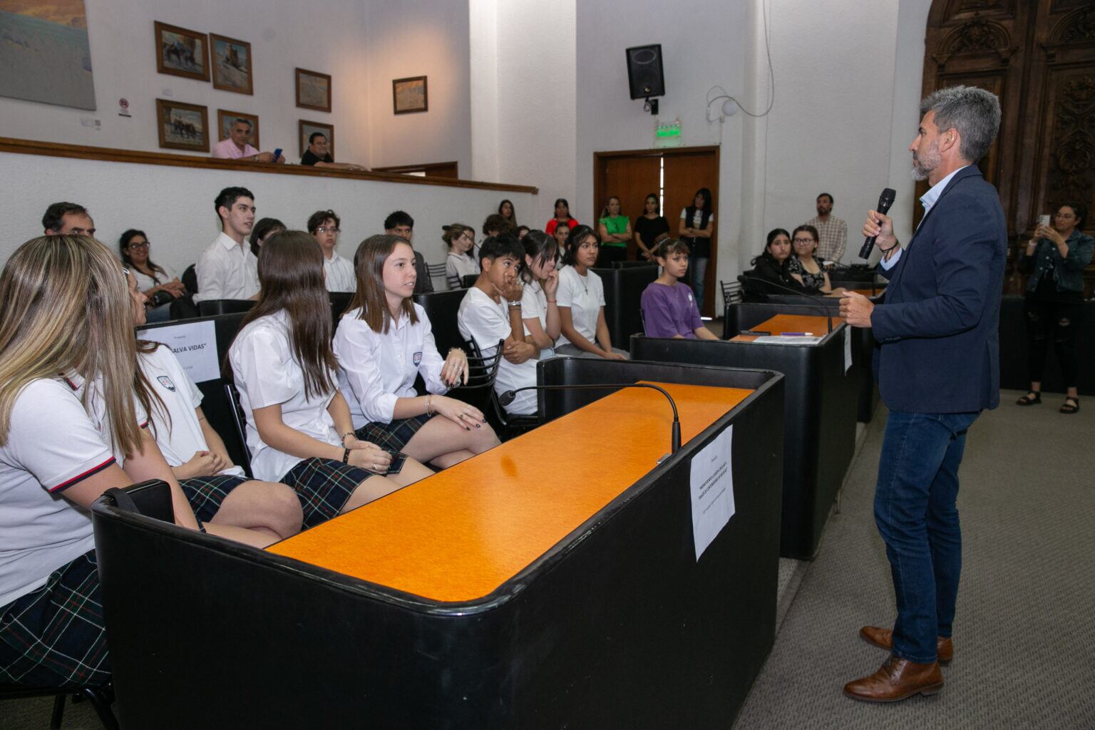 El intendente Ulpiano Suarez participó de la premiación a los ganadores del concurso municipal “Si yo fuera concejal”