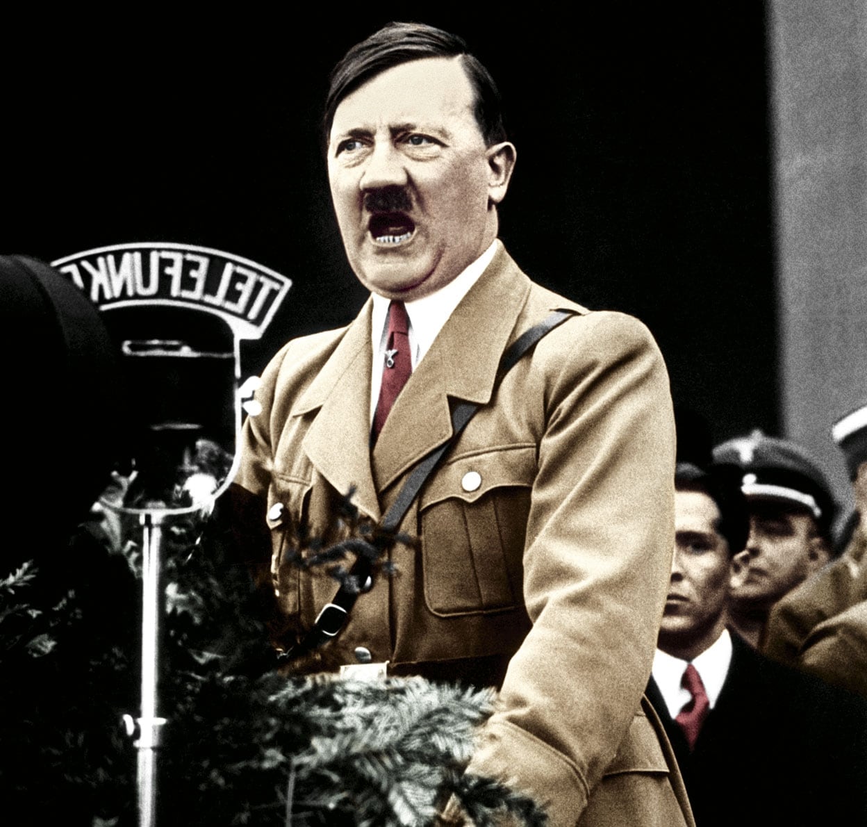 La versión más popular es que fue un regalo para Adolf Hitler cuando cumplió 50 años. 