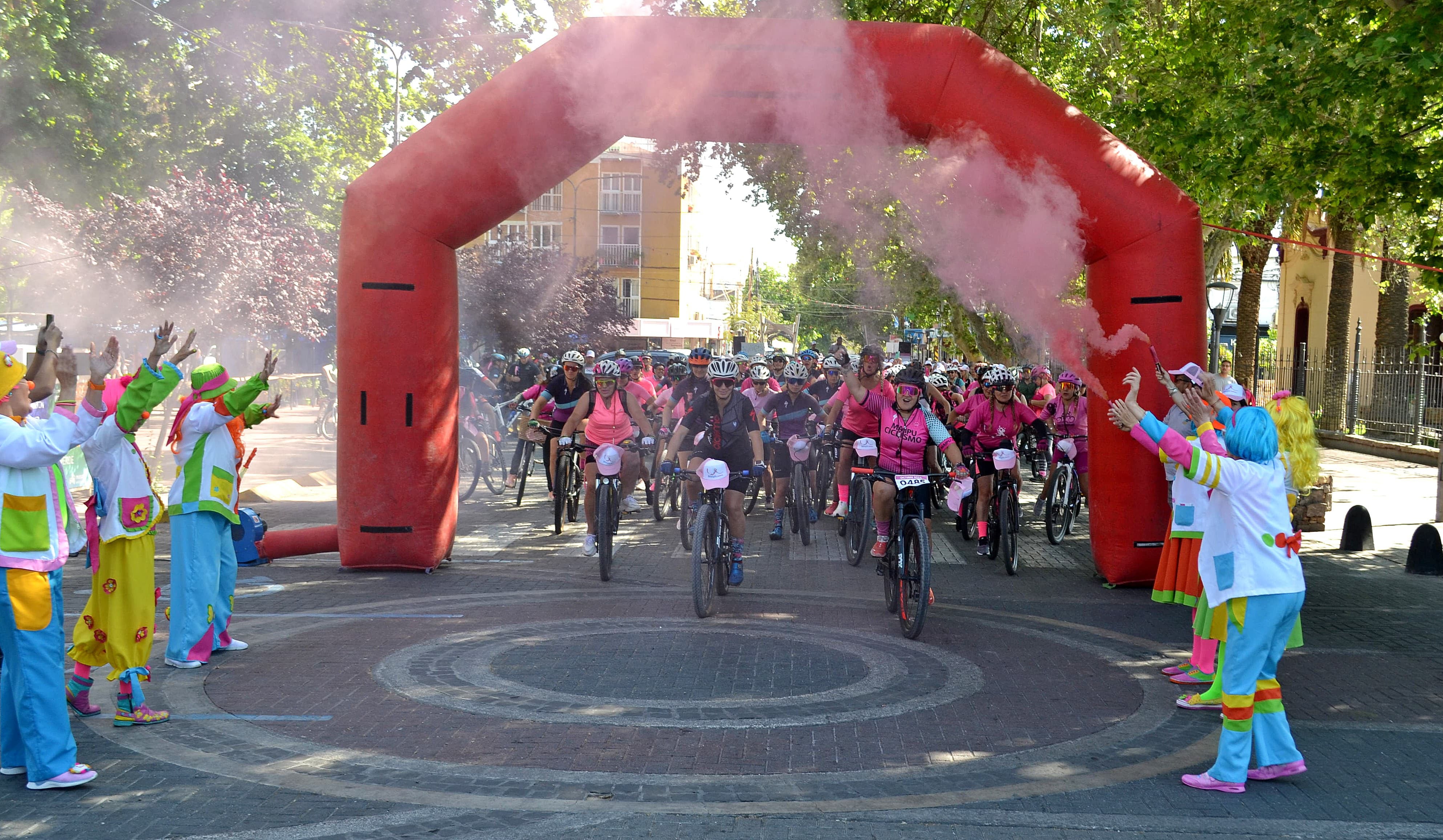 Maipú: la “Caminata Rosa” convocó a mujeres de todo el departamento