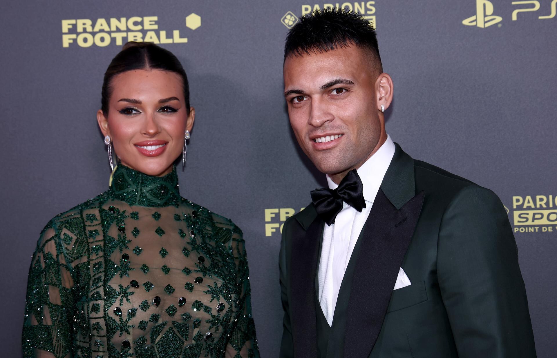 París (Francia), 30/10/2023.- El Inter de Milán y el delantero Lautaro Martínez (R) y su esposa, Agustina Gandolfo, en la ceremonia del Balón de Oro 2023 en el Teatro du Chatelet de París, Francia, el 30 de octubre de 2023. (Francia) EFE/EPA/MOHAMMED BADRA