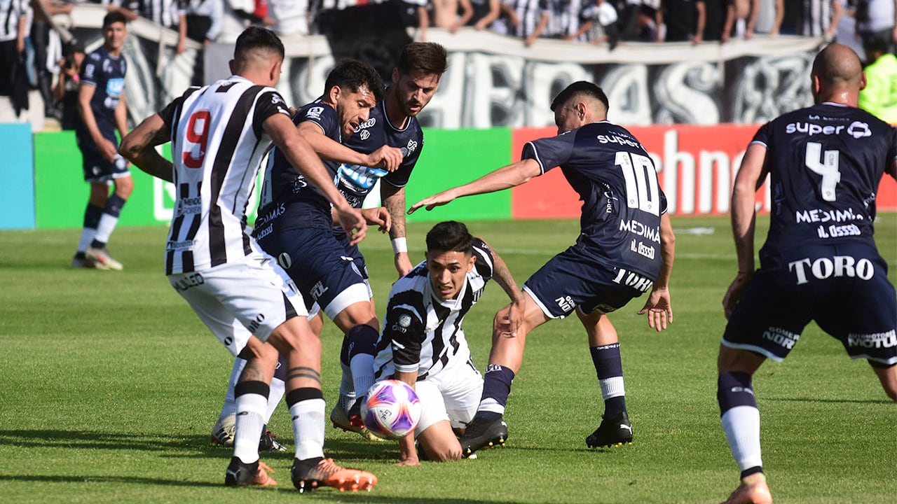 Histórico: Gimnasia y Esgrima eliminó a Independiente Rivadavia y se metió en las semifinales de la Primera Nacional.
Foto: Mariana Villa / Los Andes 