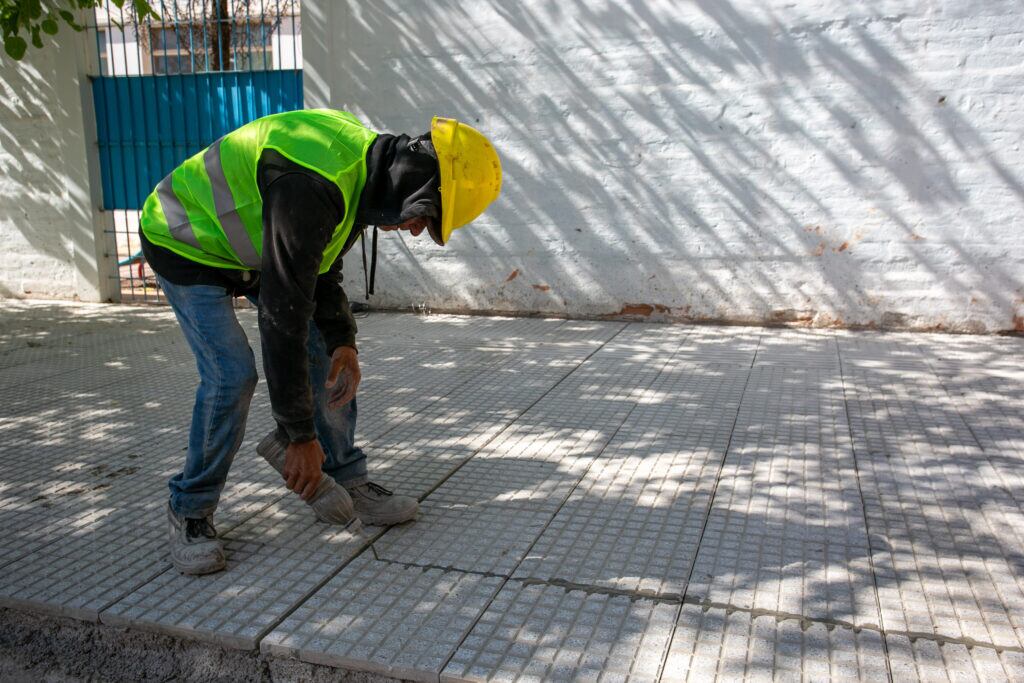 Ulpiano Suarez y Tadeo García Zalazar recorrieron las obras en la Escuela Videla Correas