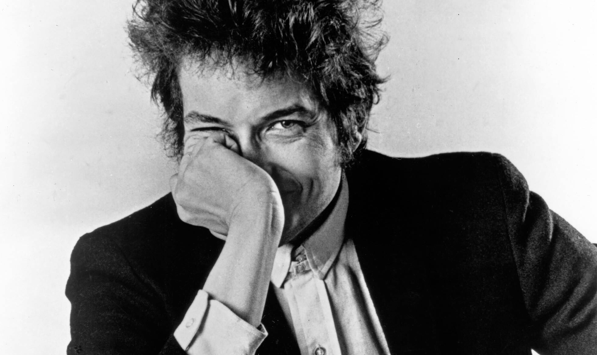 Doblándole la edad, presuntamente Bob Dylan abusó de una joven de apenas 12 años.