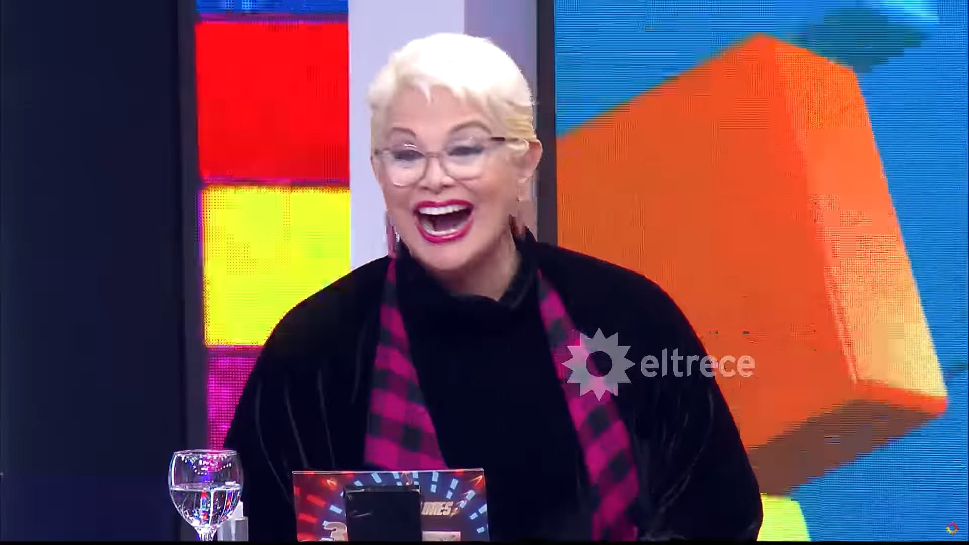 La reacción de Carmen Barbieri ante la sorpresa de los presentes. Foto: eltrece