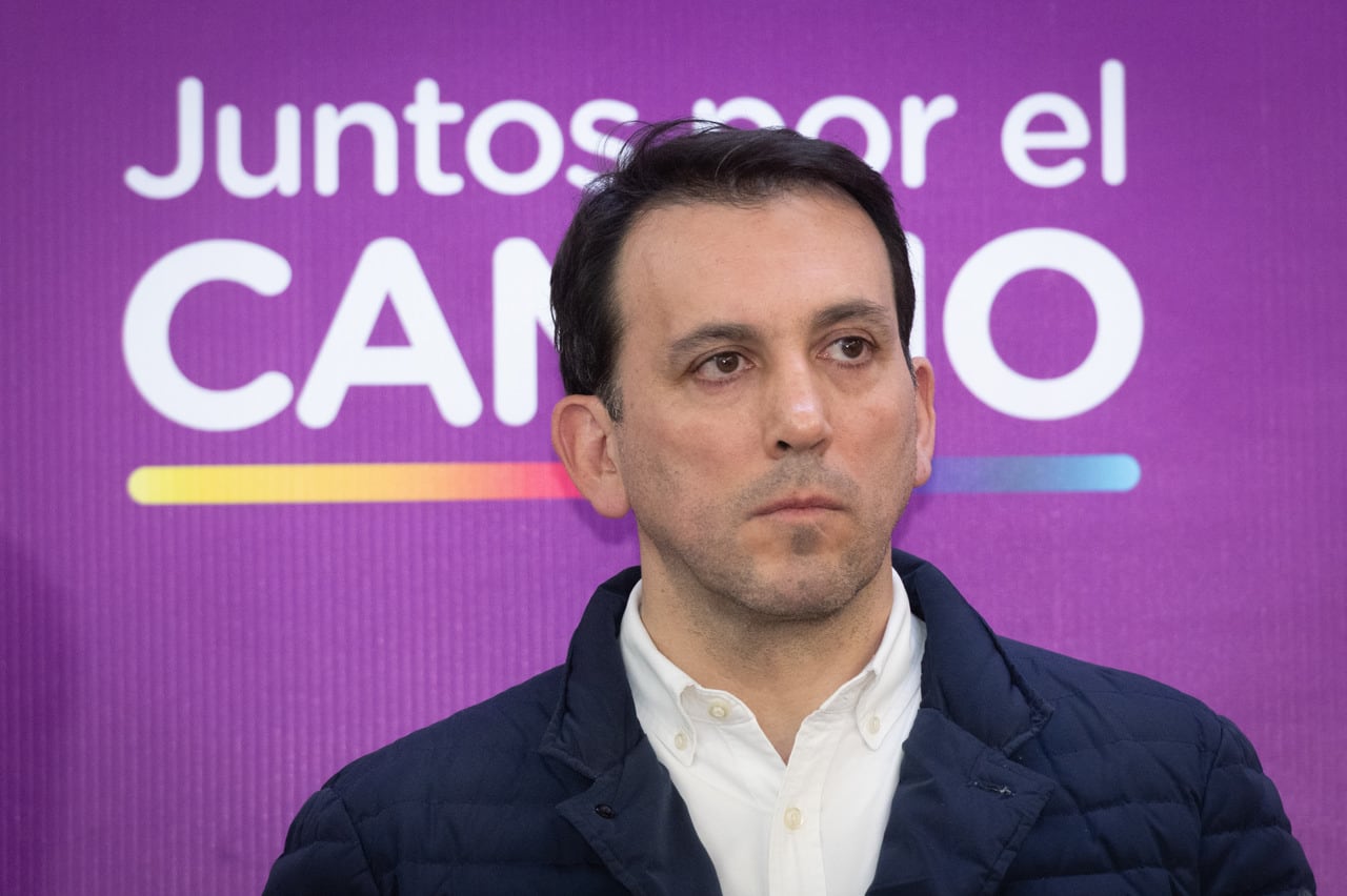 Bunker Cambia Mendoza 
El Frente Cambia Mendoza (CM) recibió este domingo un duro resultado negativo en lo que fue la elección presidencial a nivel provincial. La novedad y gran sorpresa fue Javier Milei, precandidato a presidente por La Libertad Avanza, quien ganó en Mendoza y generó dudas y una fuerte autocríticatanto en el radicalismo como en el peronismo.  
 Foto: Ignacio Blanco / Los Andes 