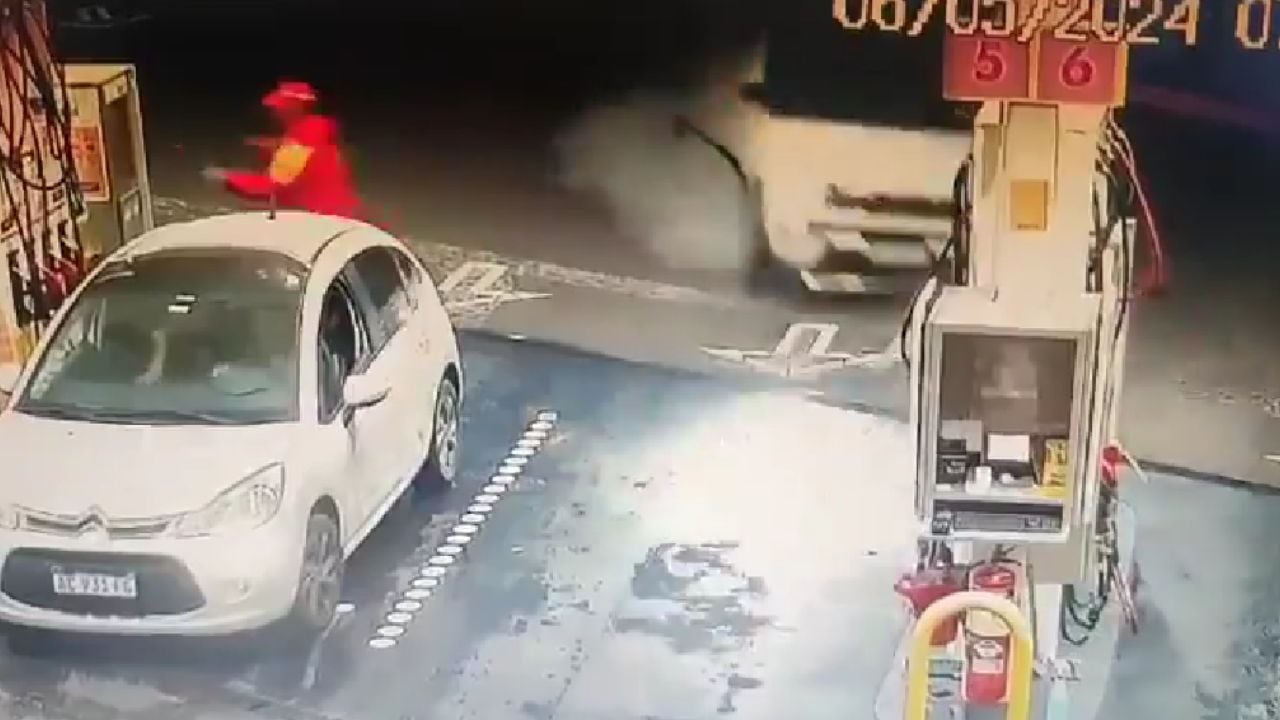 Se viralizó el impactante video del choque de Tiago Palacios contra una estación de servicio