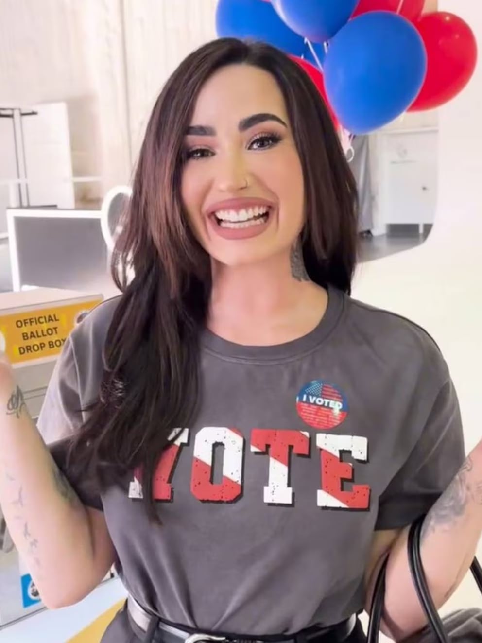 Demi Lovato promovió el voto anticipado.