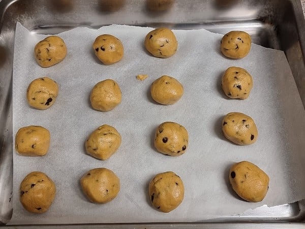 La fácil receta las cookies con chips de chocolate.