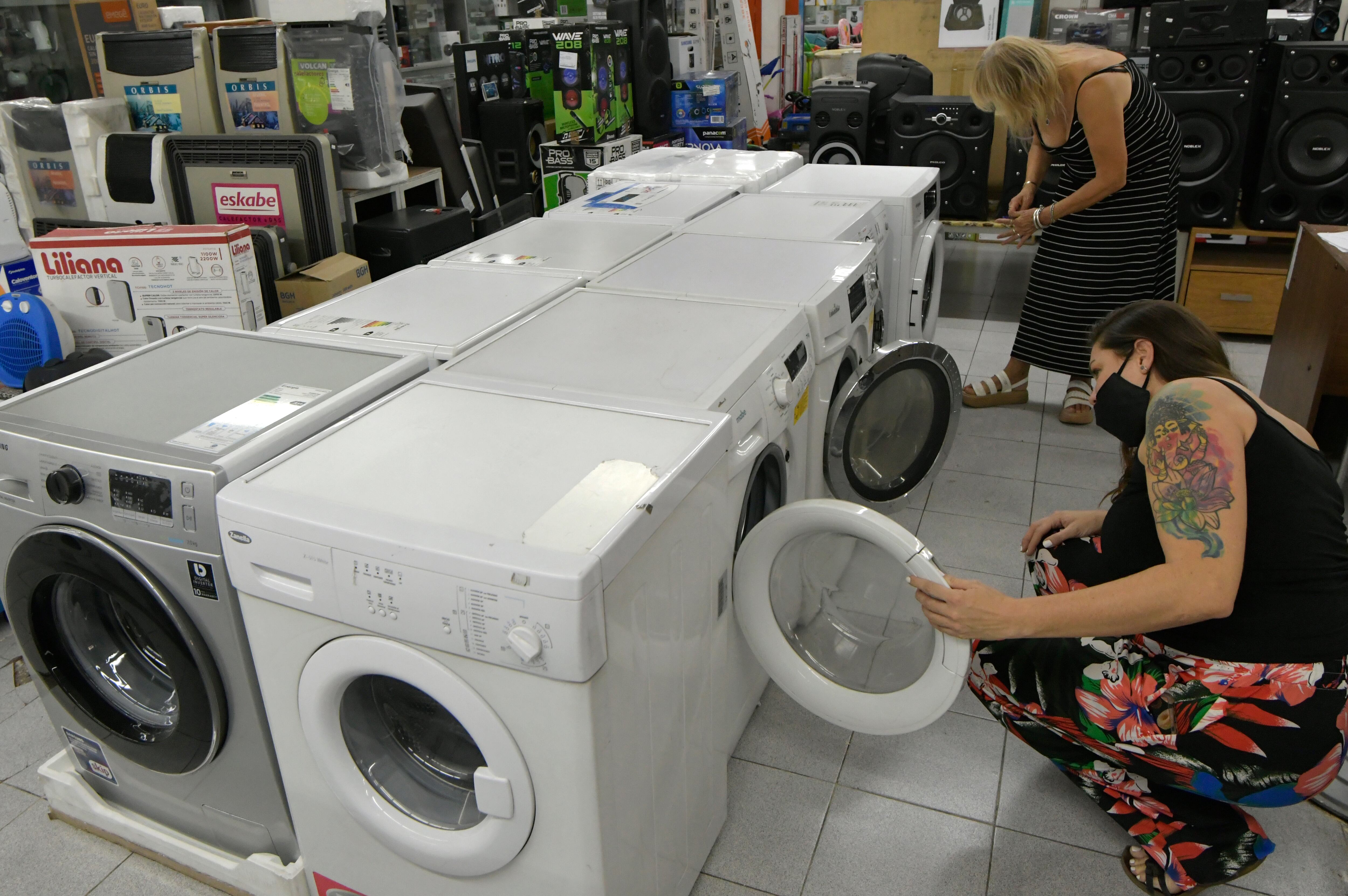 Con un interés que ronda el 25% anual, los comerciantes mendocinos esperan que aliente el consumo. Foto: Orlando Pelichotti / Los Andes