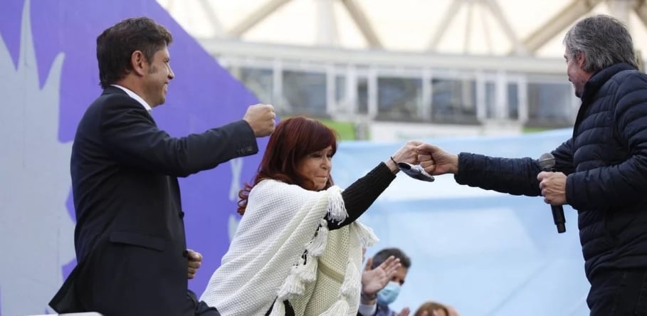 Cristina Kirchner, Axel Kicillof y Máximo Kirchner en un acto en La Plata. Foto archivo