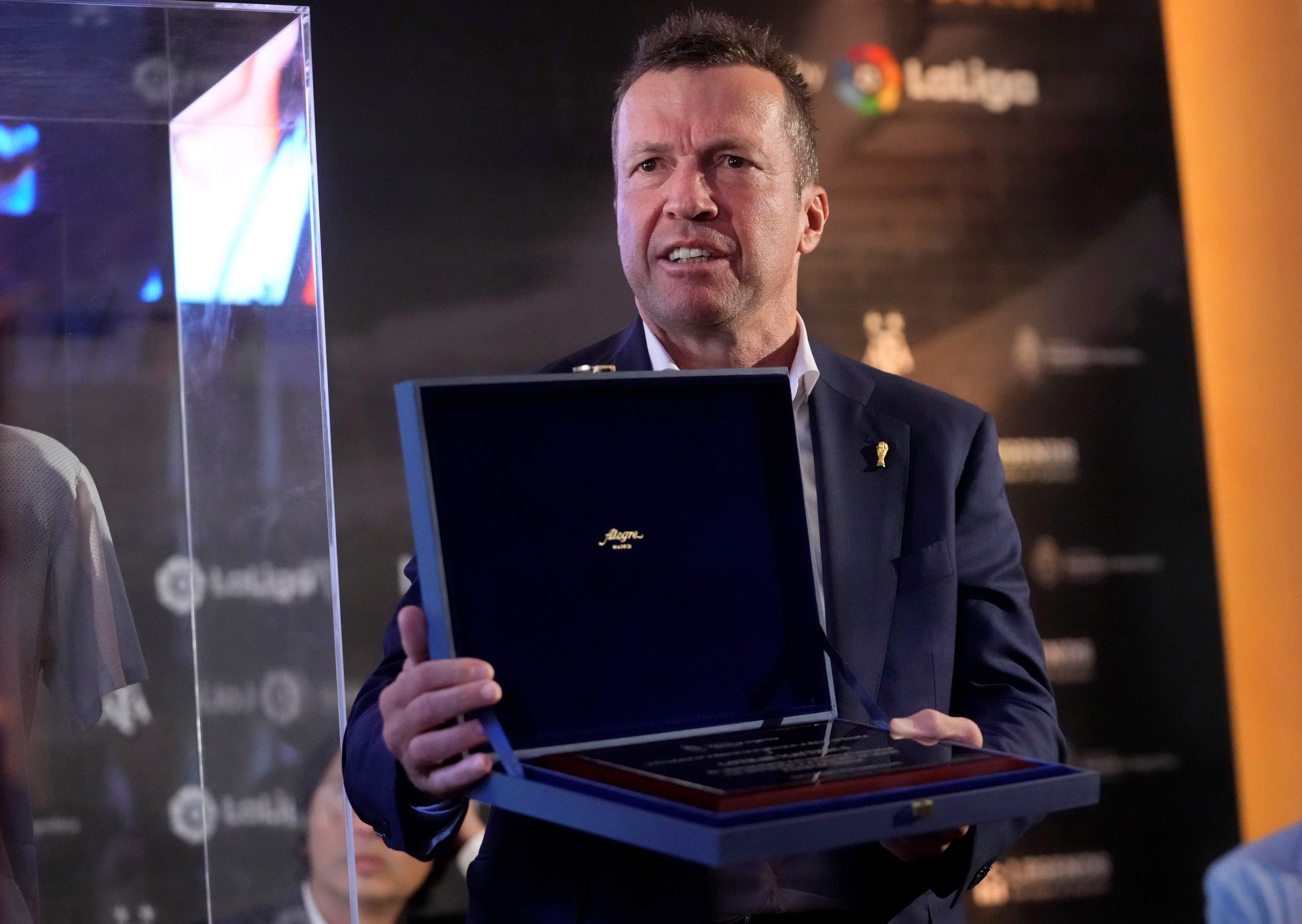 Lothar Matthäus durante la ceremonia de la camiseta de Diego Maradona en Legends.