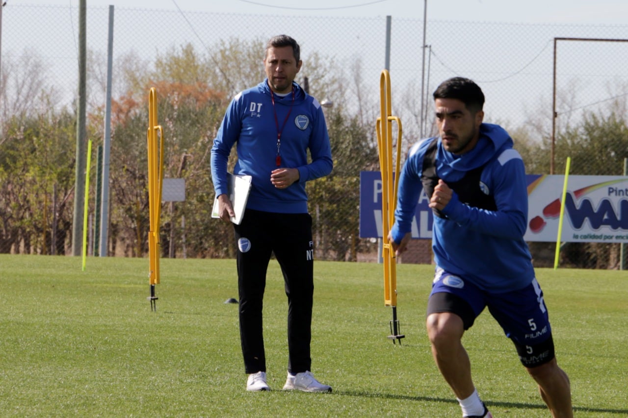 Flores piensa en el equipo para enfrentar a Aldosivi, por la fecha 11 de la LPF. /Gentileza Prensa de Godoy Cruz