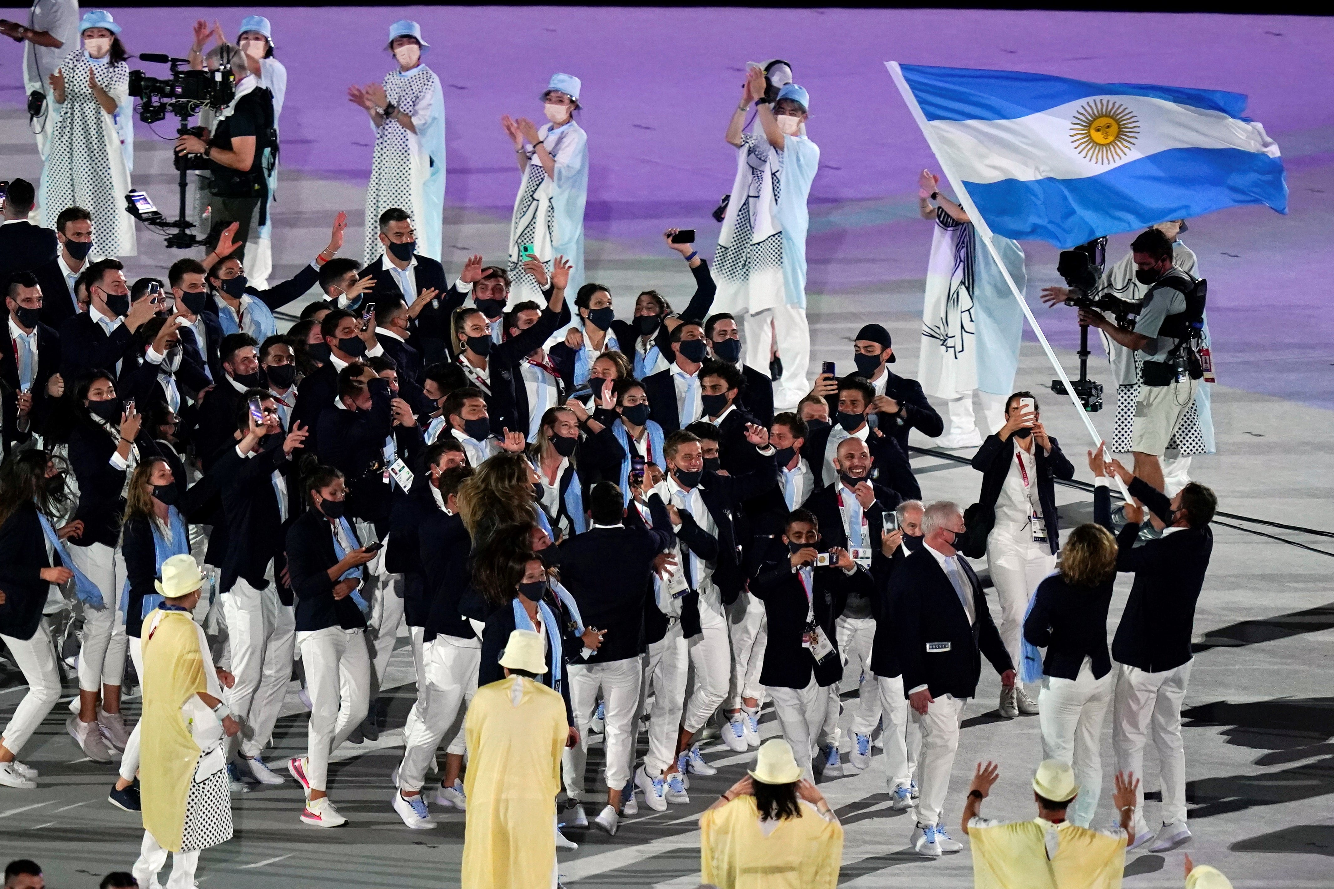 Eufóricos se mostraron los argentinos en su presentación. Son 186 los atletas que irán por medallas en Tokio. 