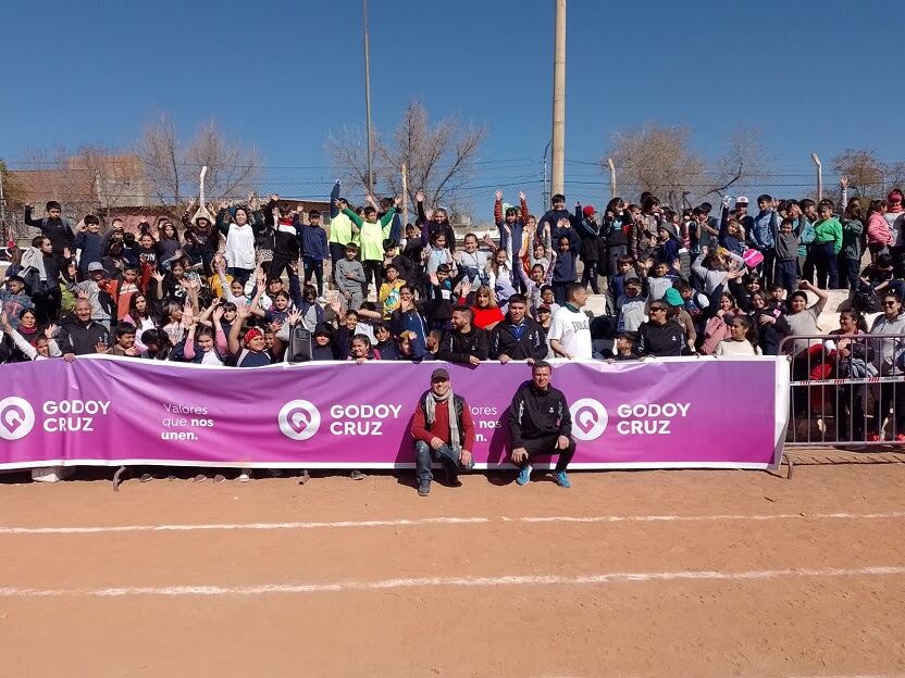 Se iniciaron las Olimpíadas de Atletismo con la participación de más de 170 alumnos