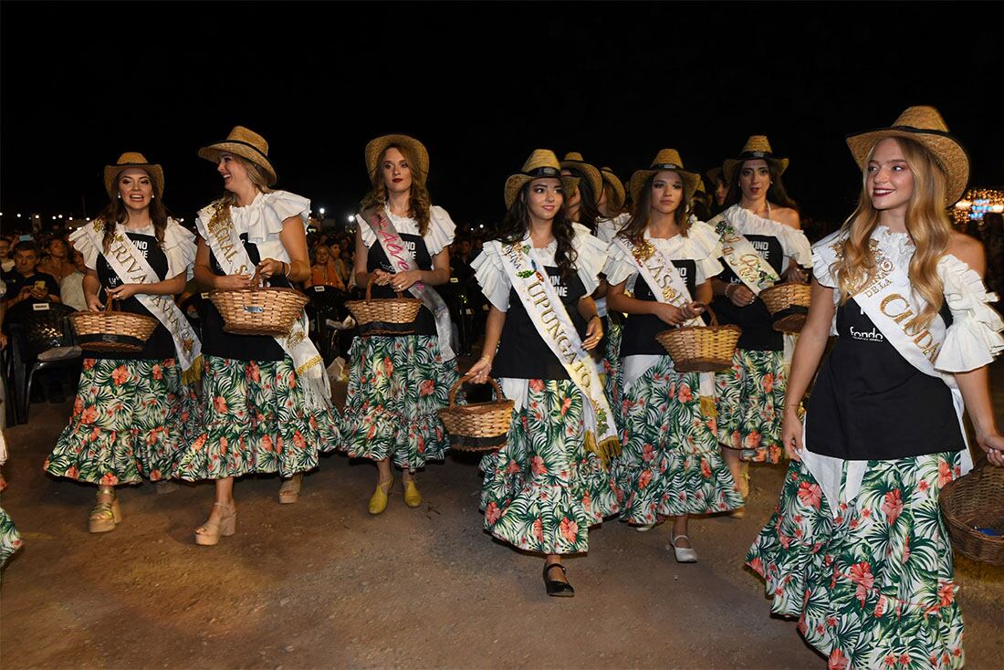 Fiesta de la cosecha en el aeropuerto Francisco Gabrielli de Mendoza.
Foto: José Gutierrez / Los Andes