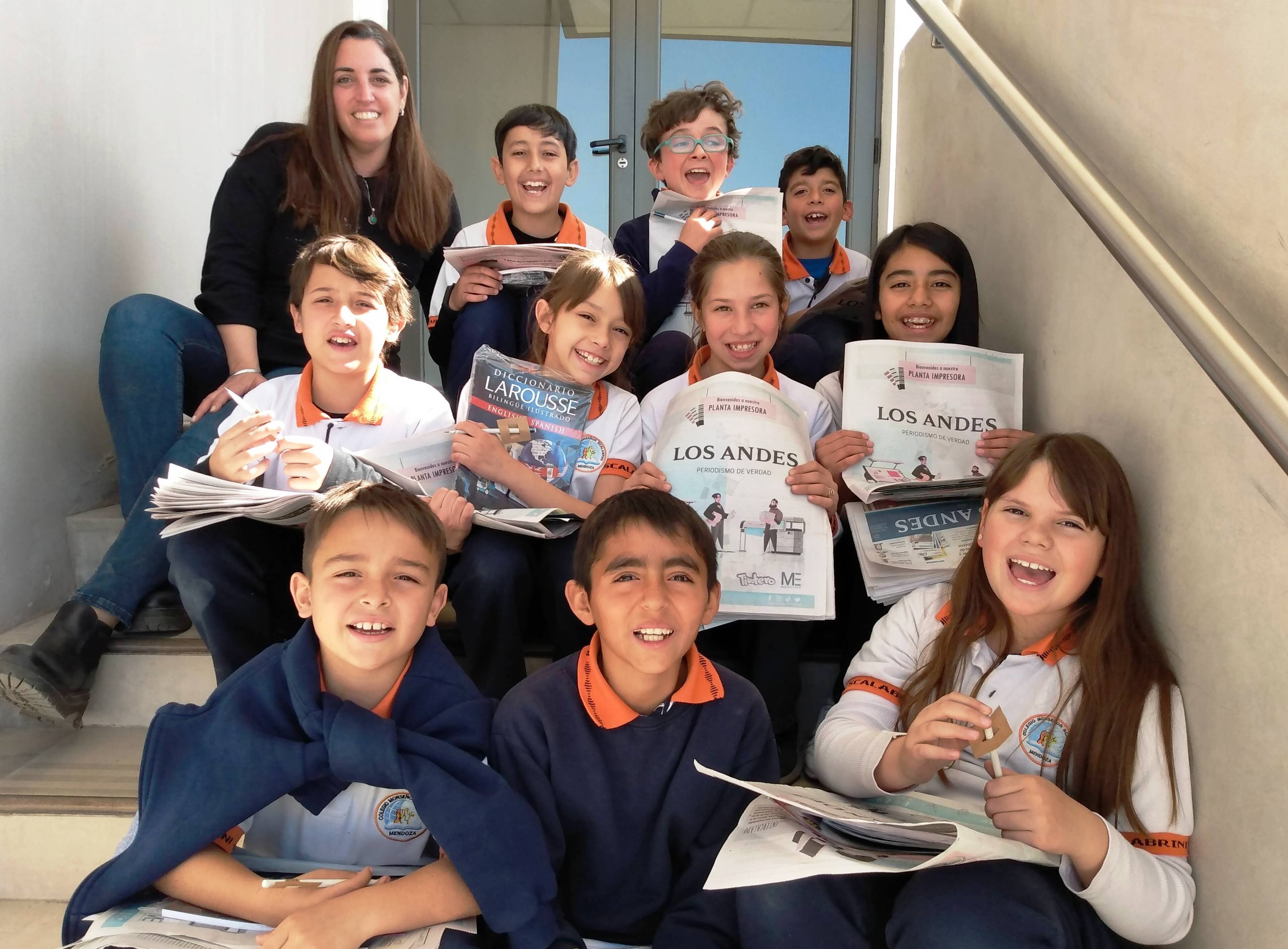 Fran, Alma, Agus, Lucio, Emi, Juanpa, Isa, Marti, Feli y Nacho, acompañados por Gabriela Fragapane.

